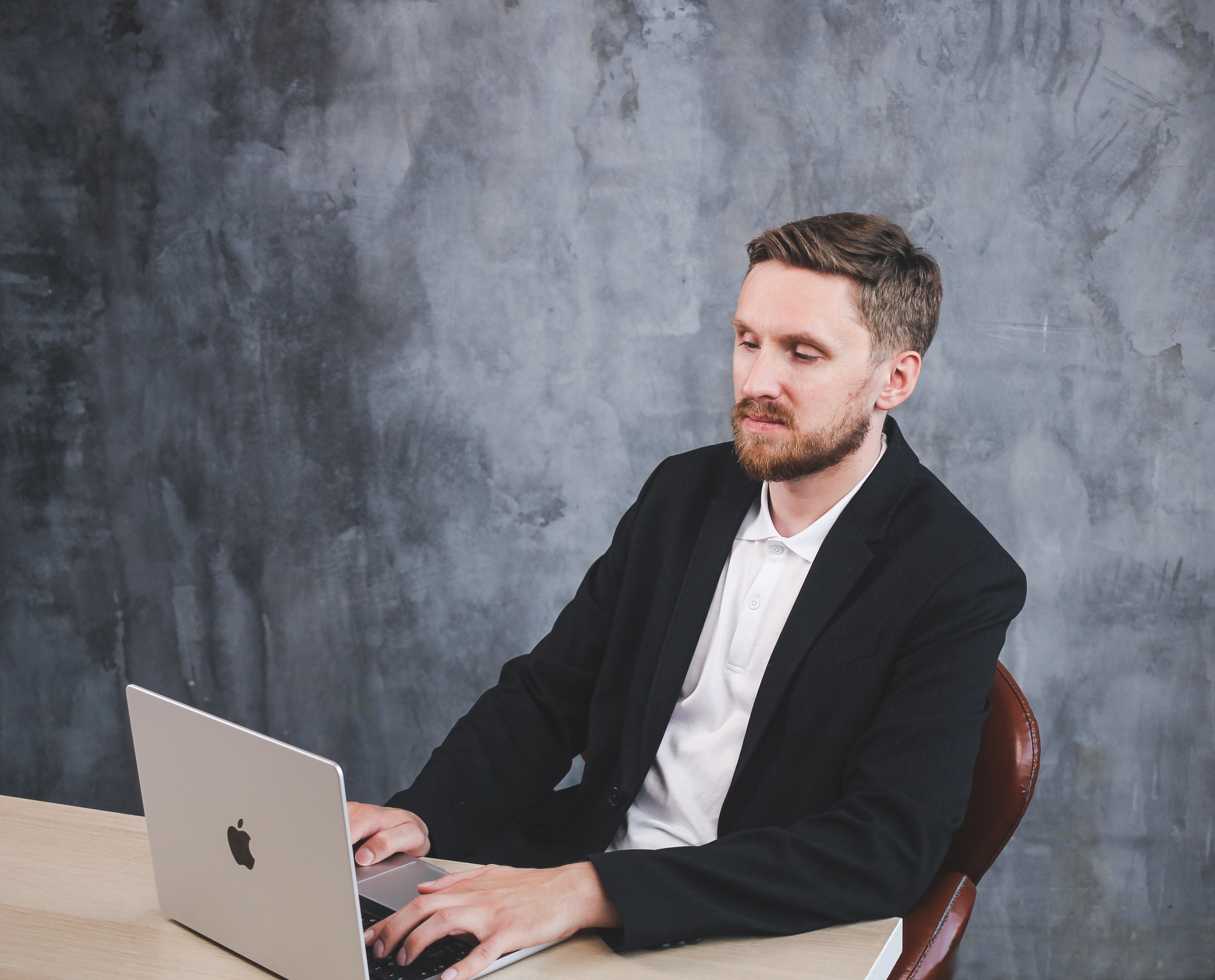 Деловые портреты Юлии и Ивана. Фотограф из Первоуральска Роман Заиченко