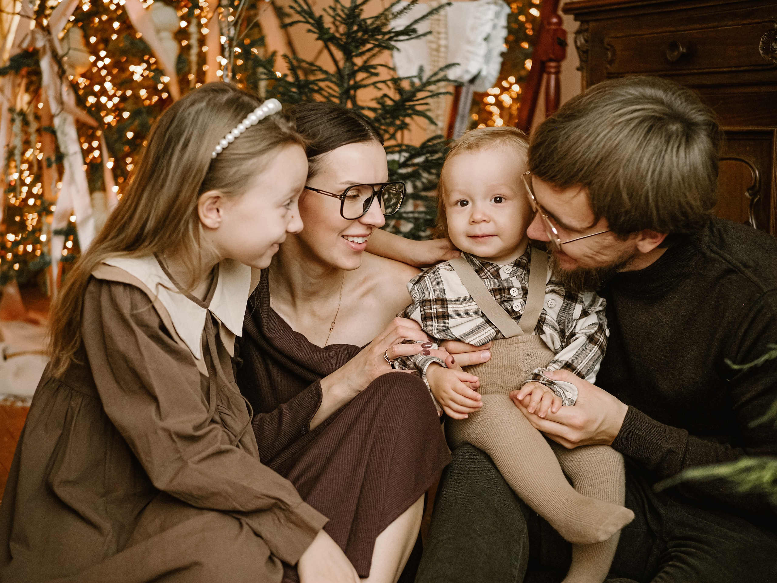 Семейные новогодние кадры стильно 🥰. Фотограф Рязань. Семейный Свадебный фотограф