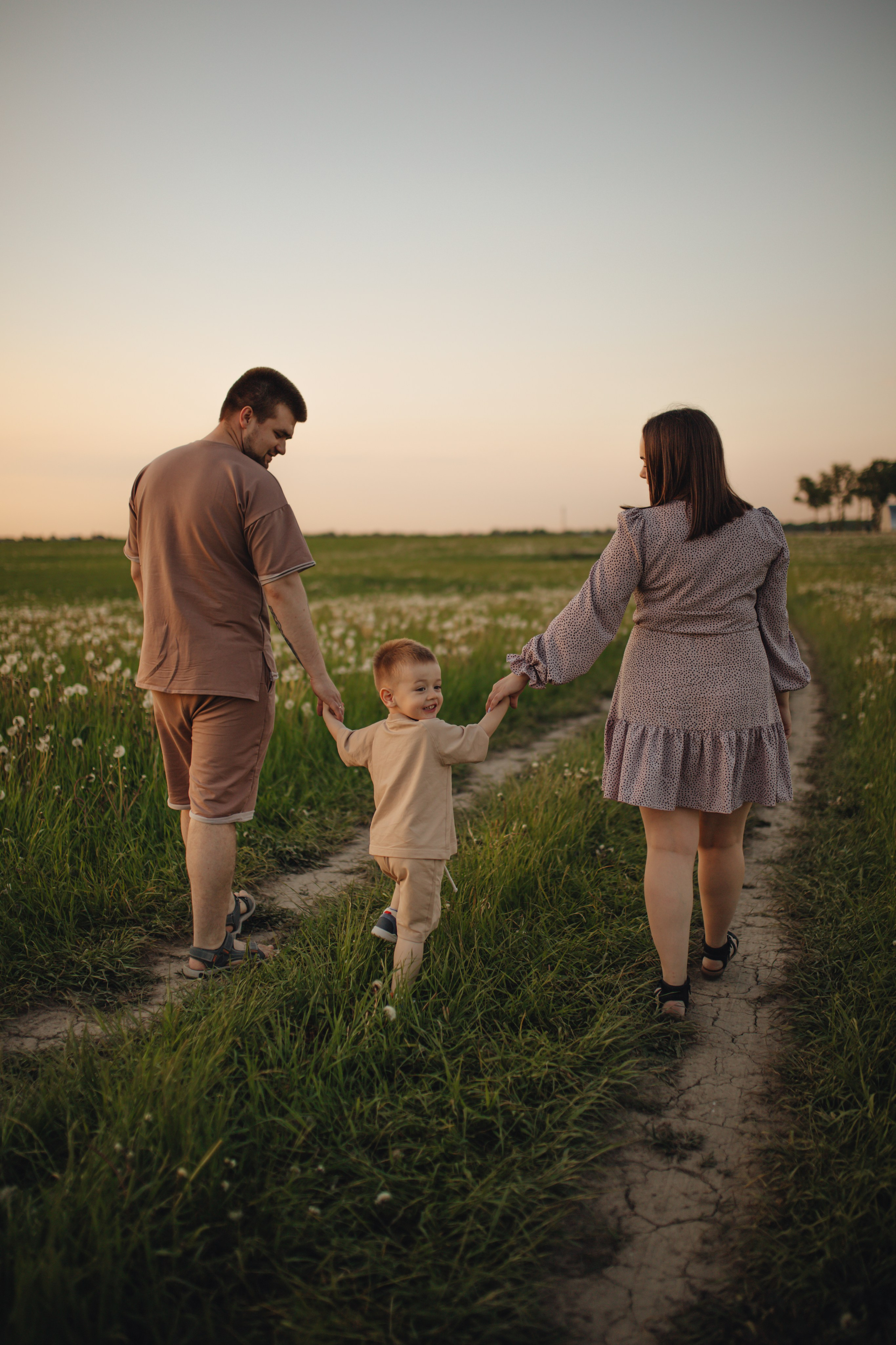 В поле на закате. Фотограф Винокурова Кристина в Санкт-Петербурге
