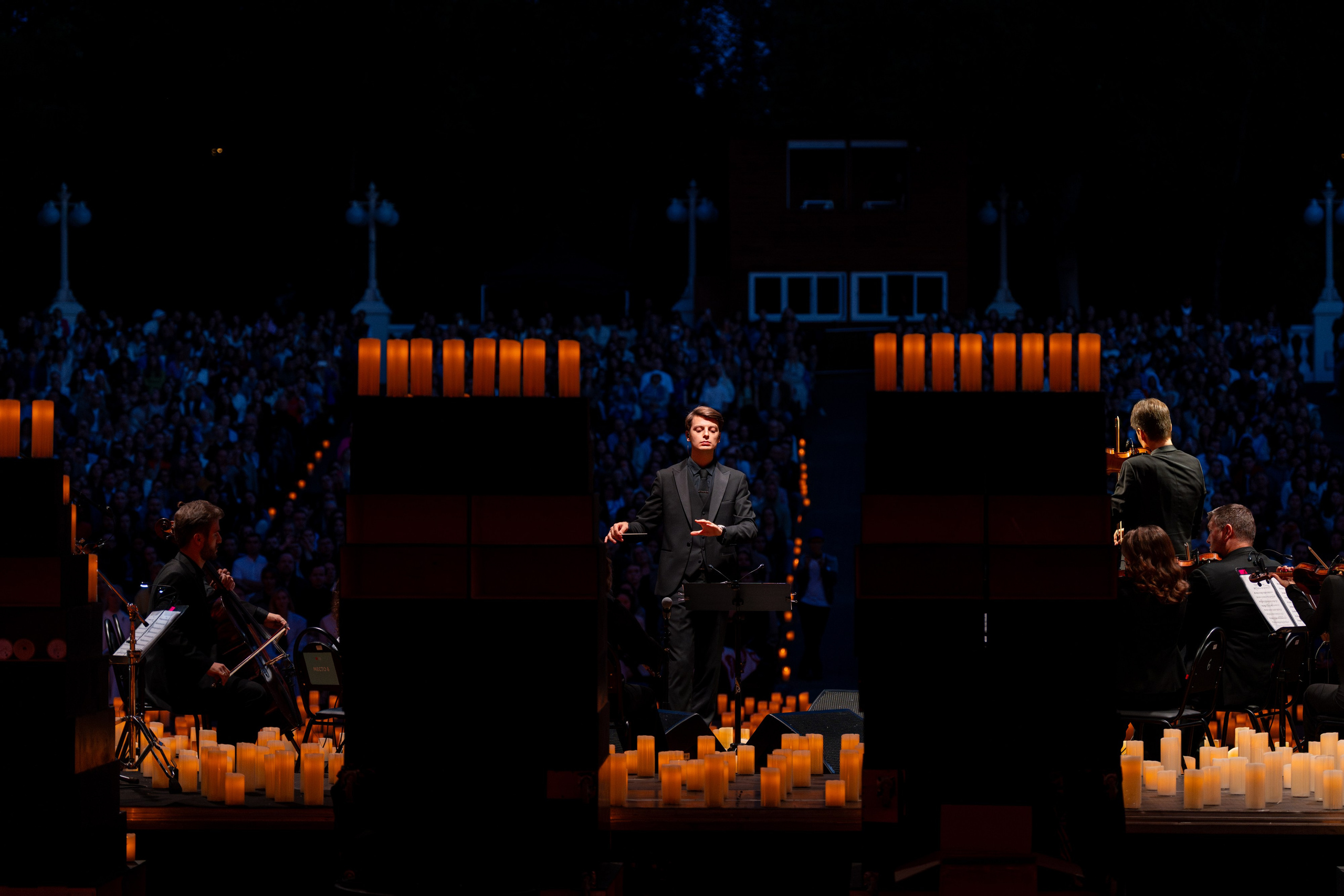 Симфонический оркестр Lumisfera при свечах. Фотограф Никита Комаров