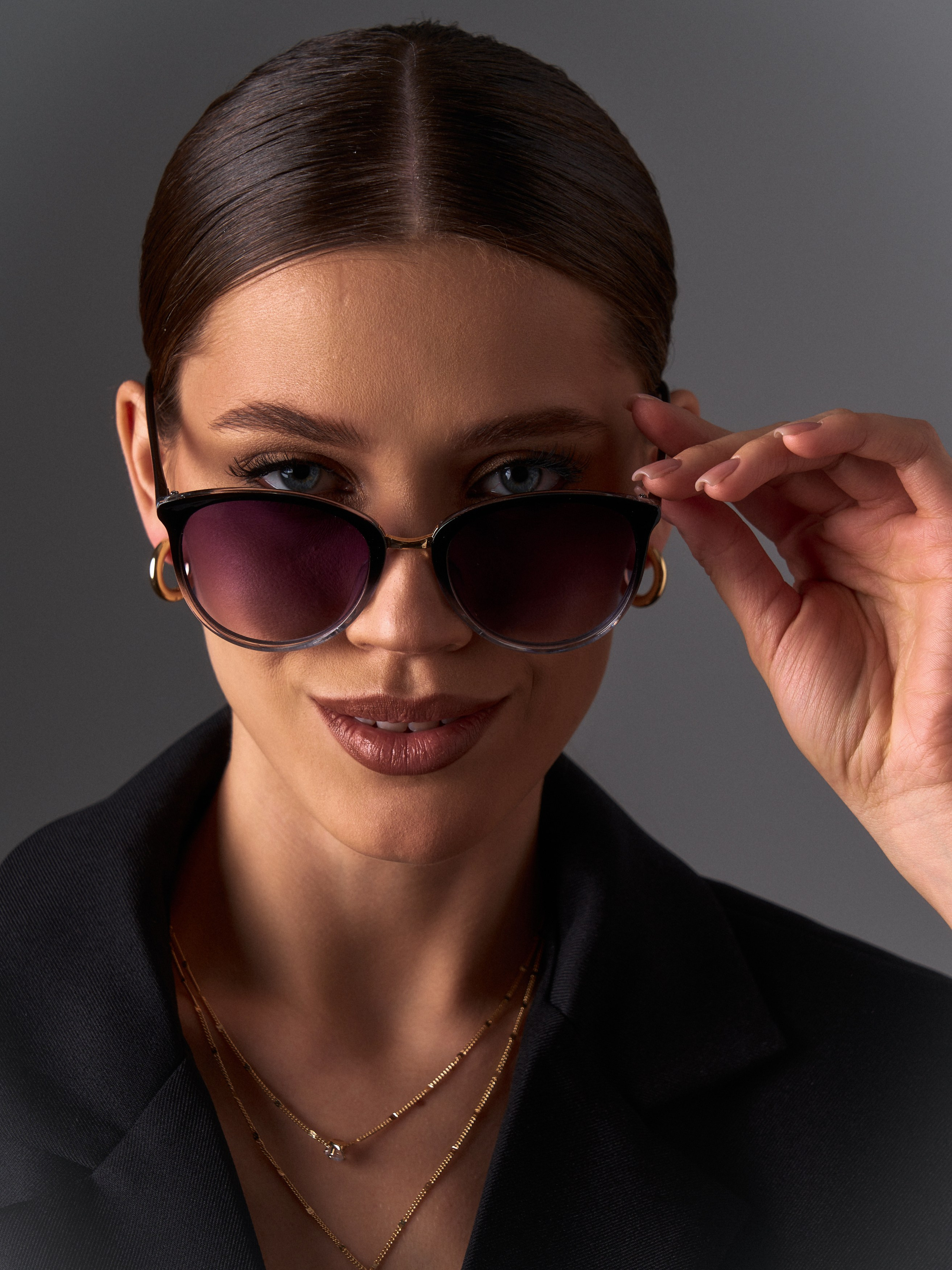 AMOV. Кирилл Гольцберг | фотограф для брендов одежды и бизнеса