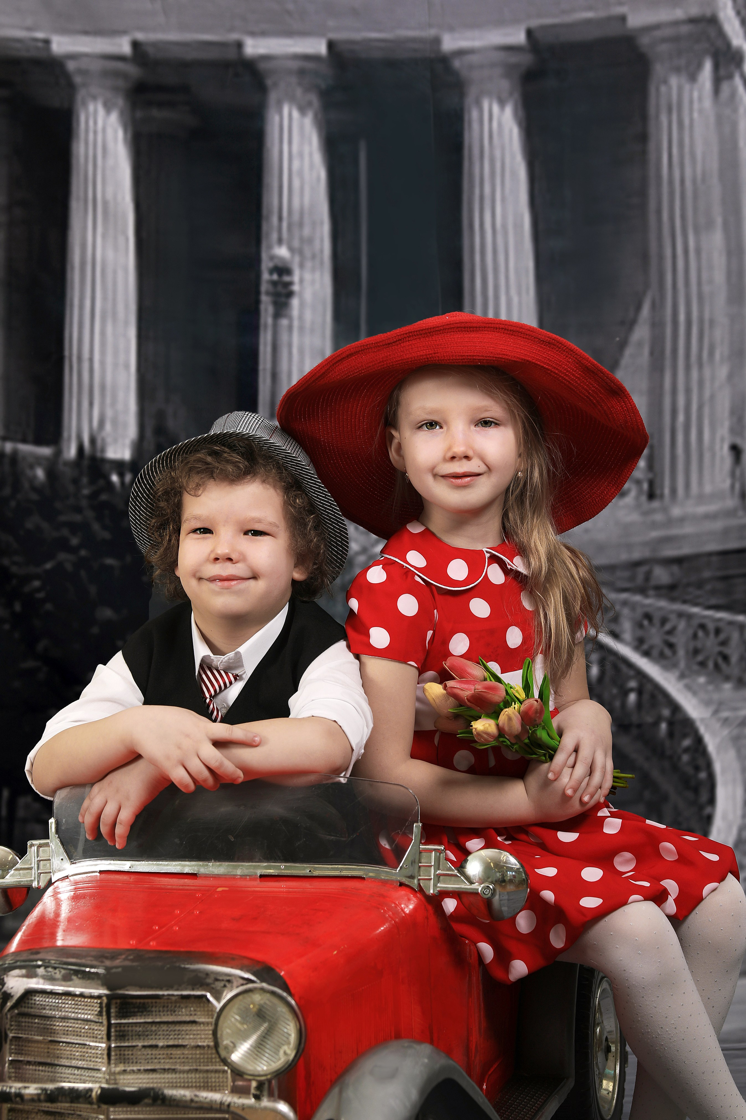 С машиной. Art photographer Nino