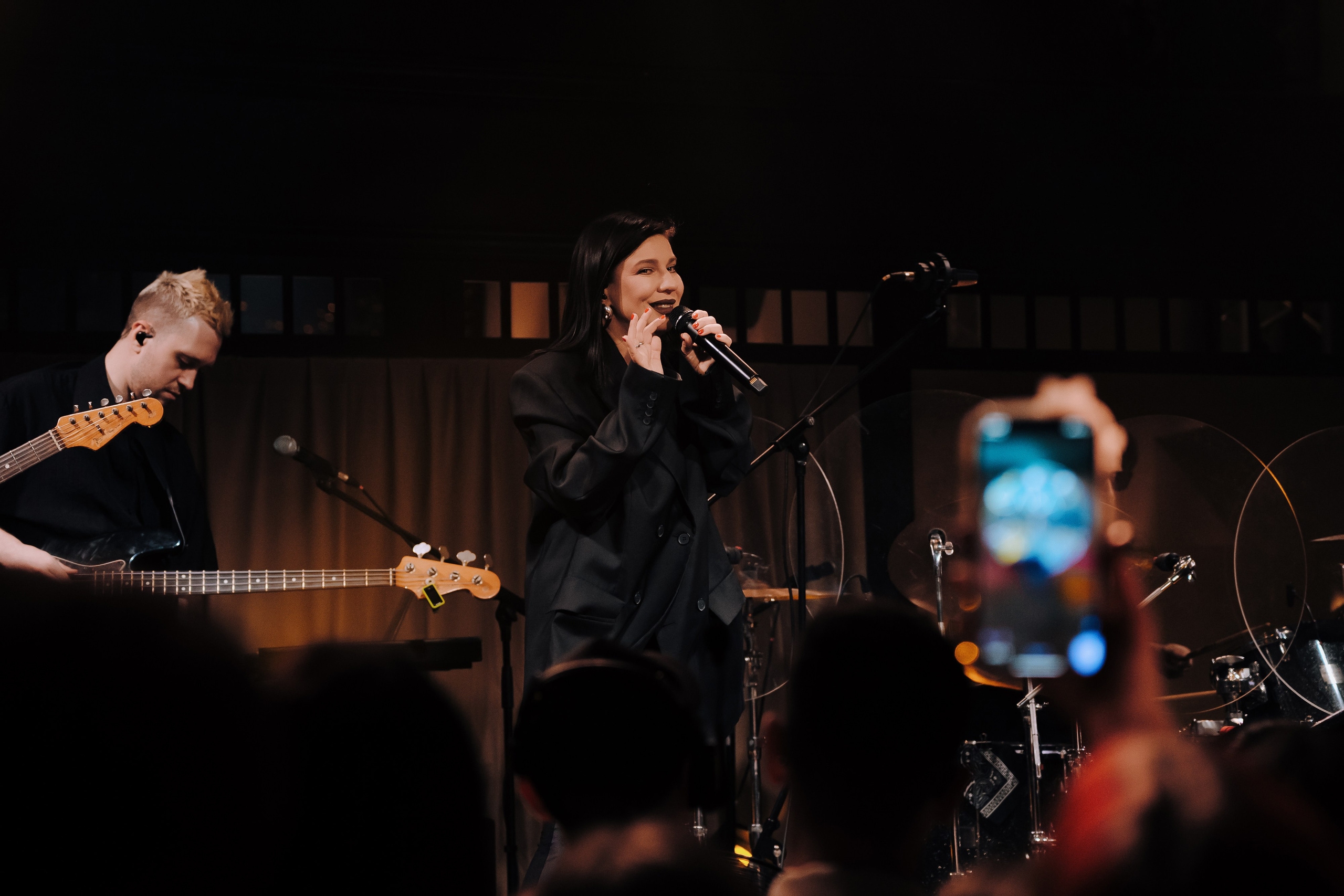 20 ЛЕТ МЕГАПОЛИС ЧЕЛЯБИНСК ХЕДЛАЙНЕР ЕЛКА. Репортажный фотограф Зуев Роман г. Челябинск