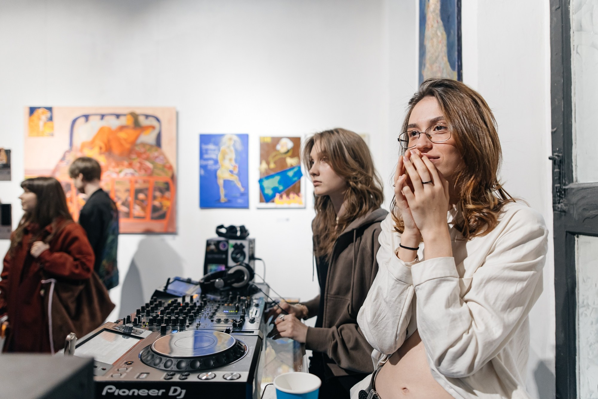 IZZI ROOM | Открытие выставки | май 2025. Репортажный фотограф в Санкт-Петербурге СПБ Алиса Ческидова на ваше мероприятие