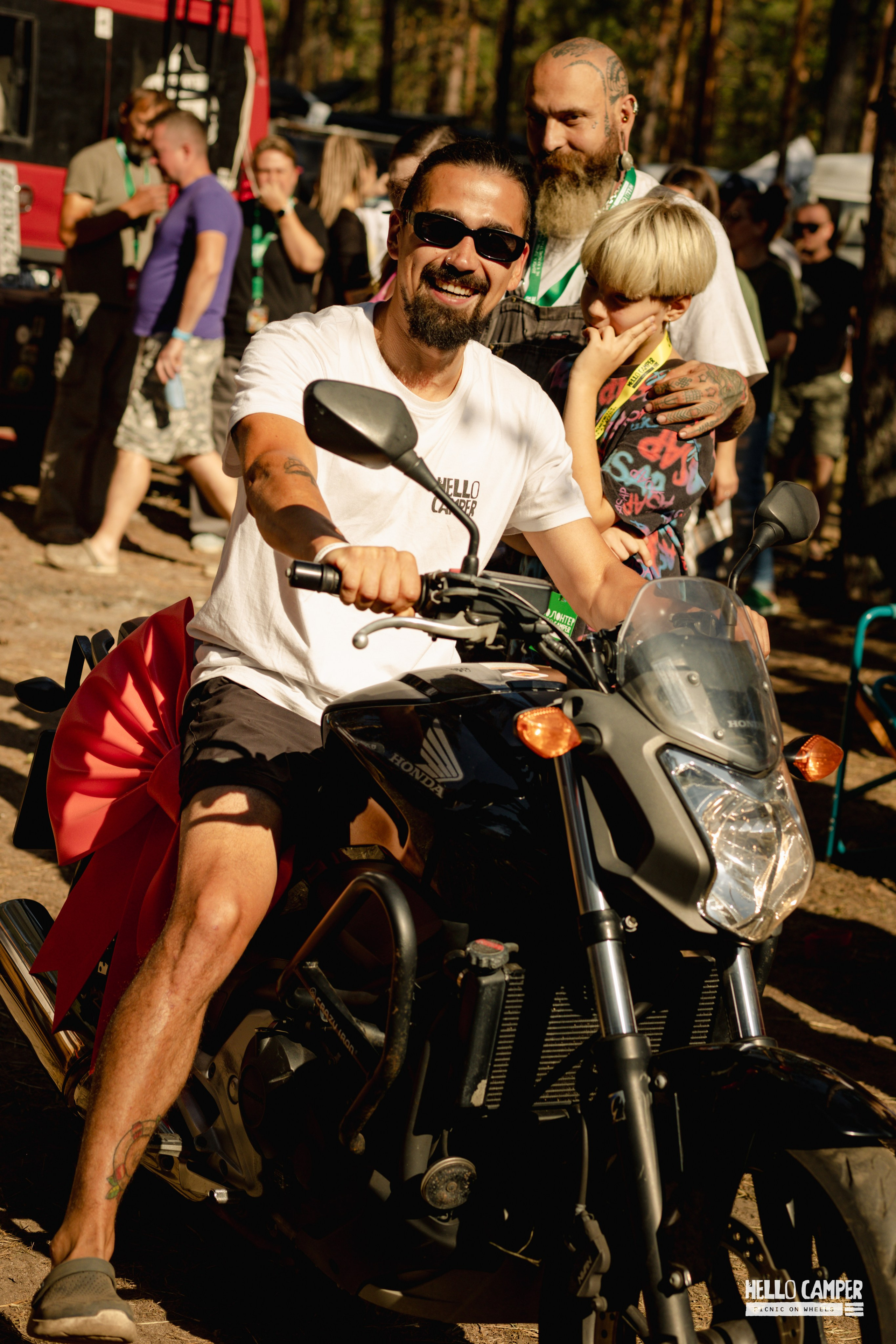 Фестиваль Hello Camper закрытие 2024. Репортажный и портретный фотограф в Санктпетербурге. Видиосъемка мероприятий в Санкт-Петербурге