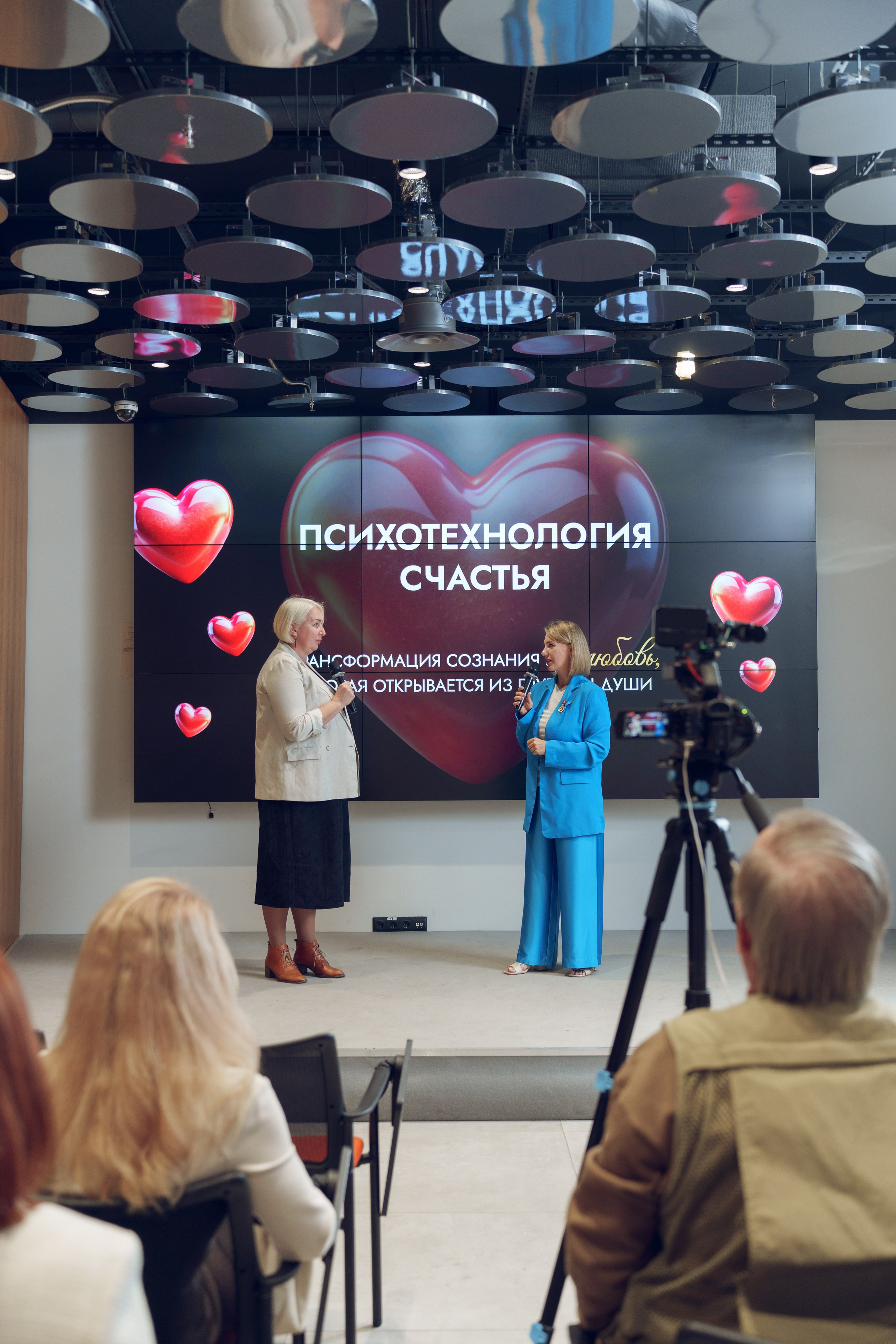 Конференция. Фотограф и ИИ-креатор Анна Бобринёва