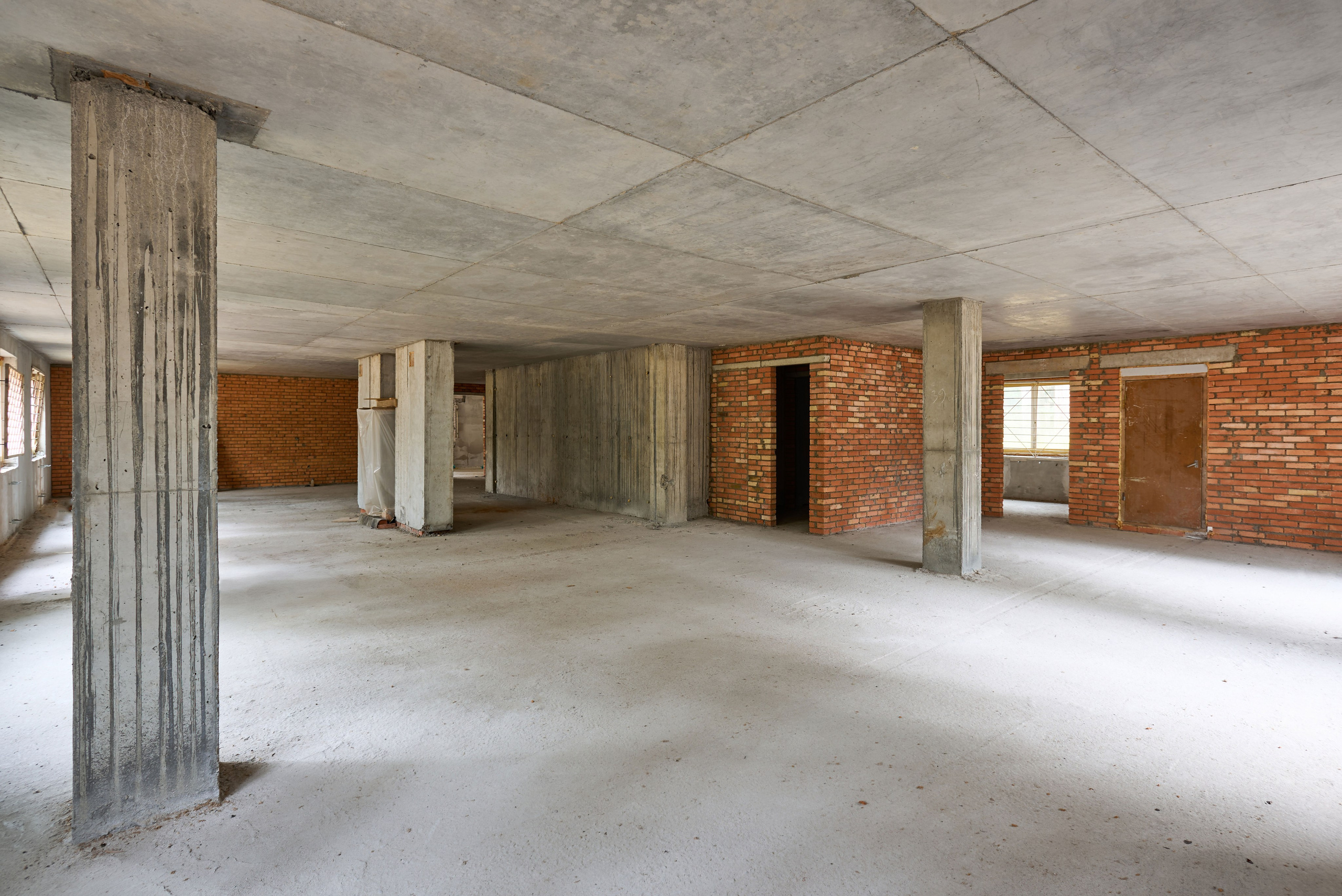 Территория с 4-этажным домом. Автомобильный и интерьерный фотограф в Минске Александр Тагаев