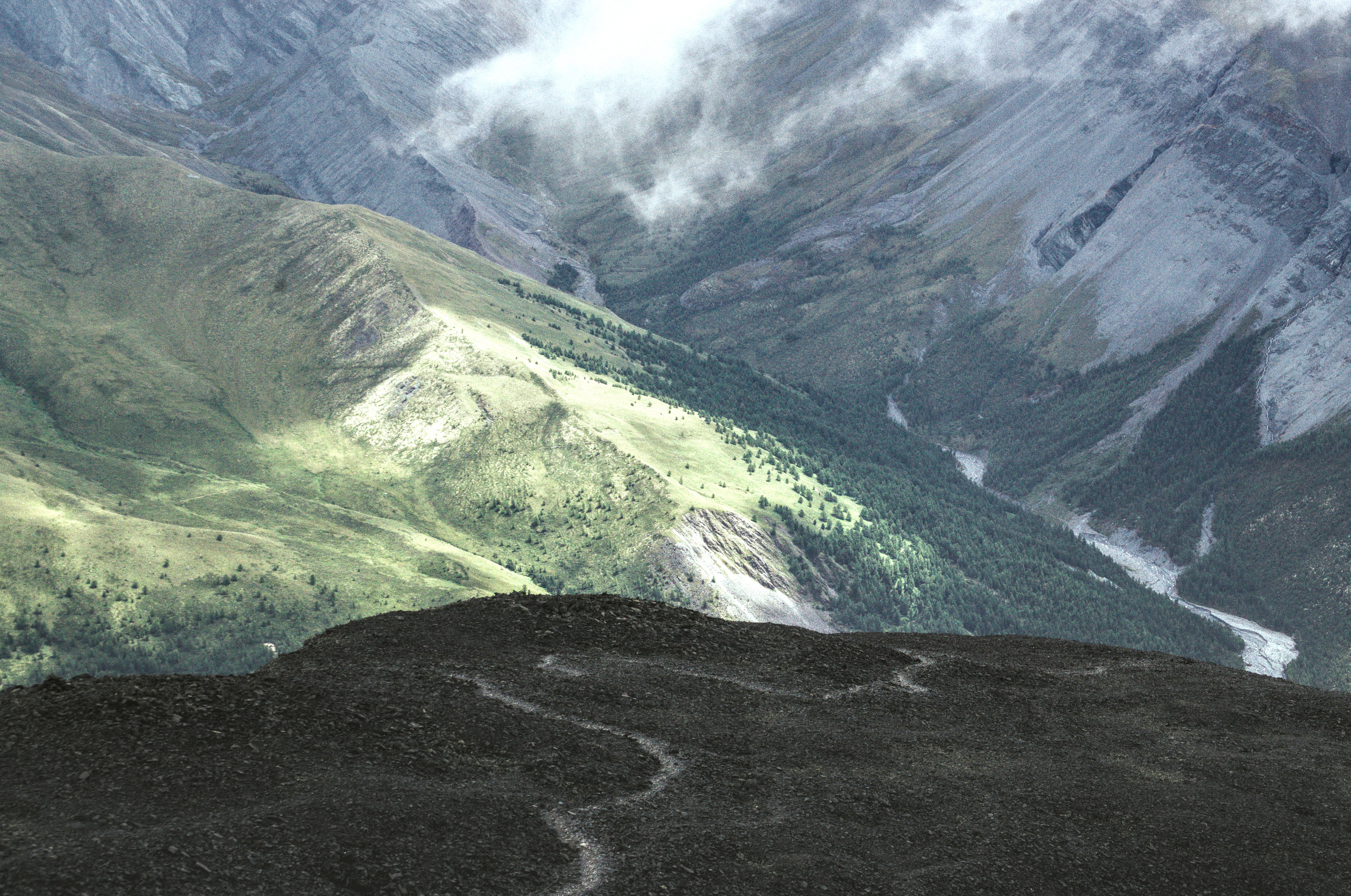 Спуск с перевала Кара-Тюрек