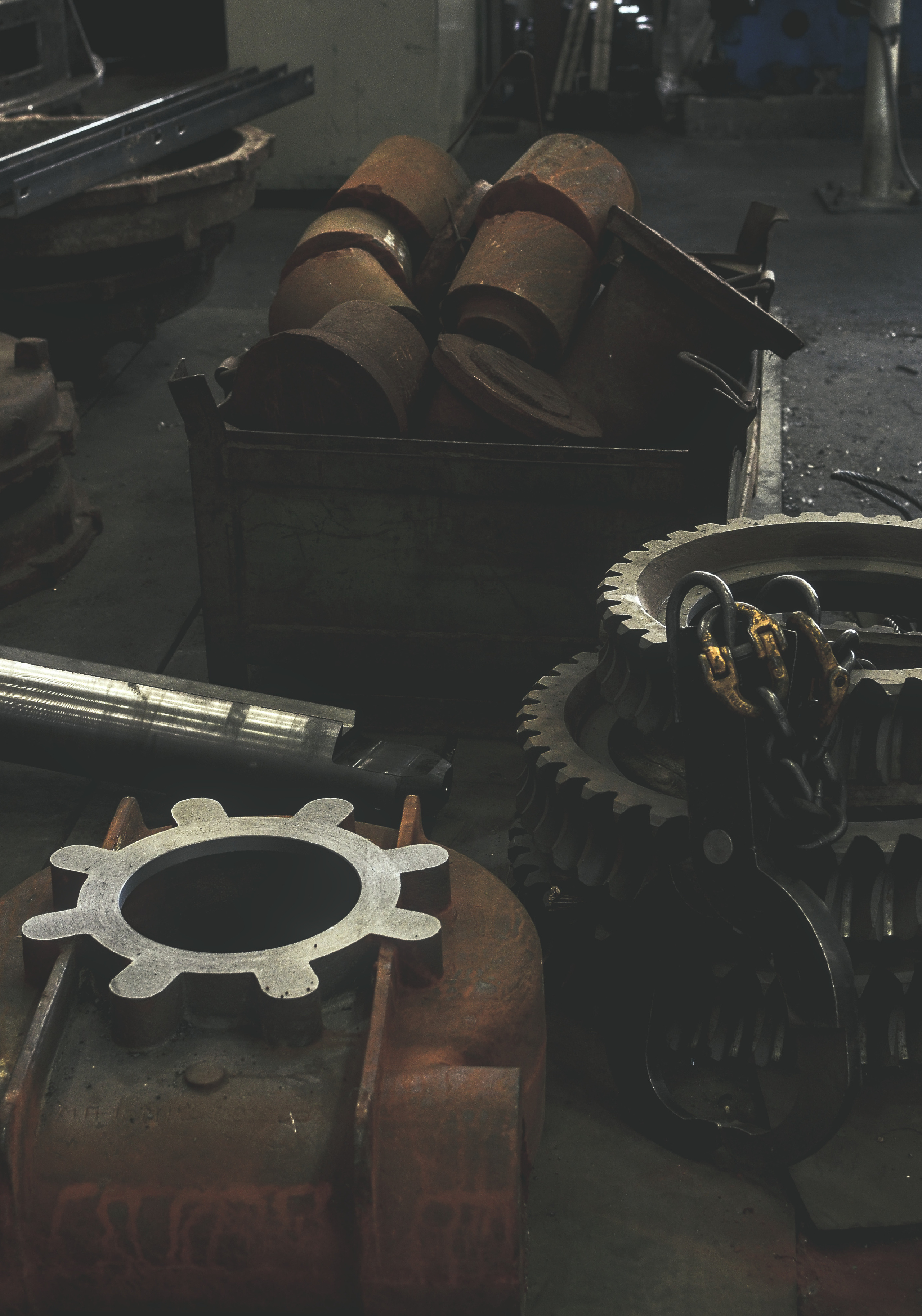 Заготовки деталей на производстве Промышленное фото