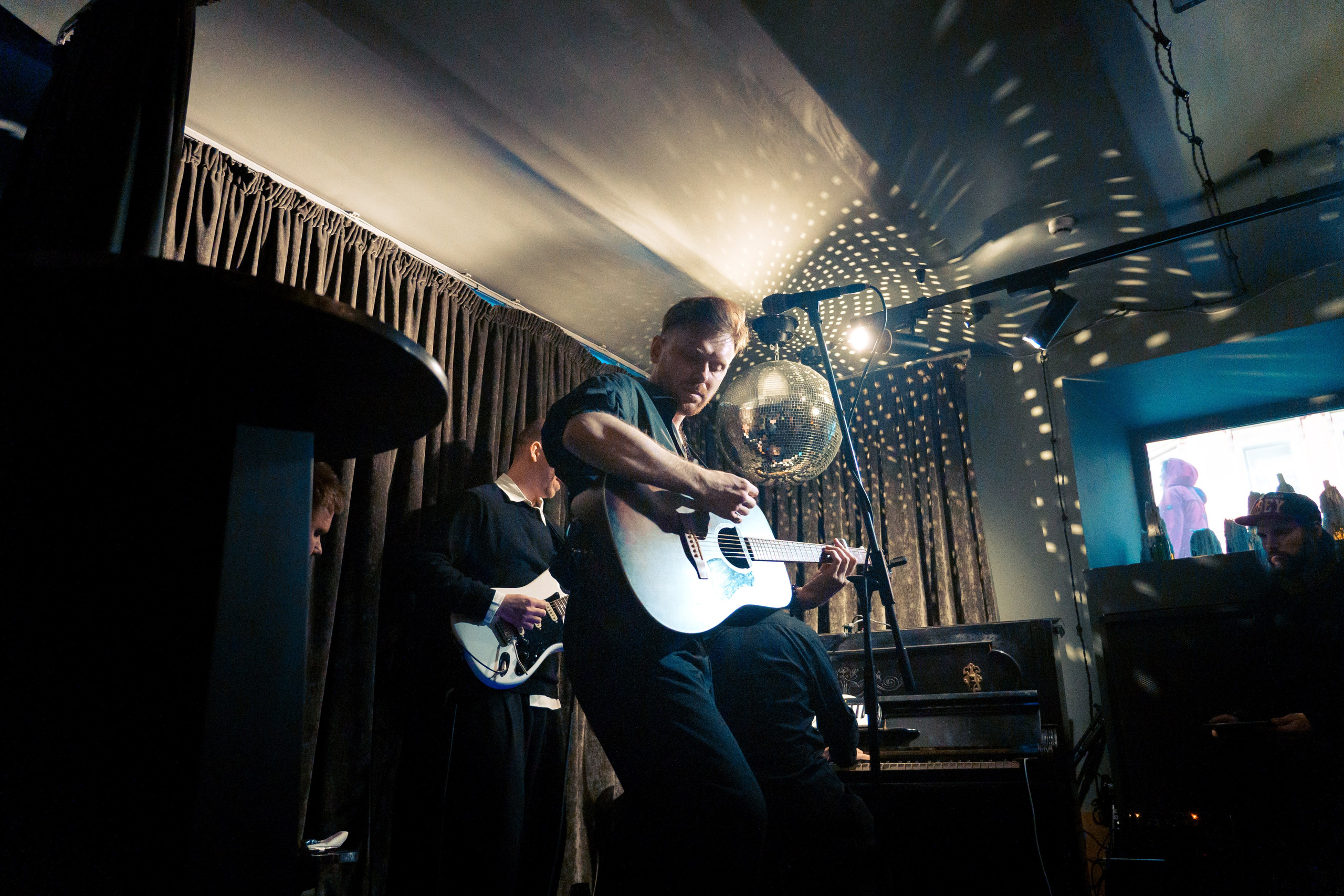 Концерт группы Тони Мак в кабаре Шум. Фотограф в Санкт-Петербурге Ибрагимова Алина