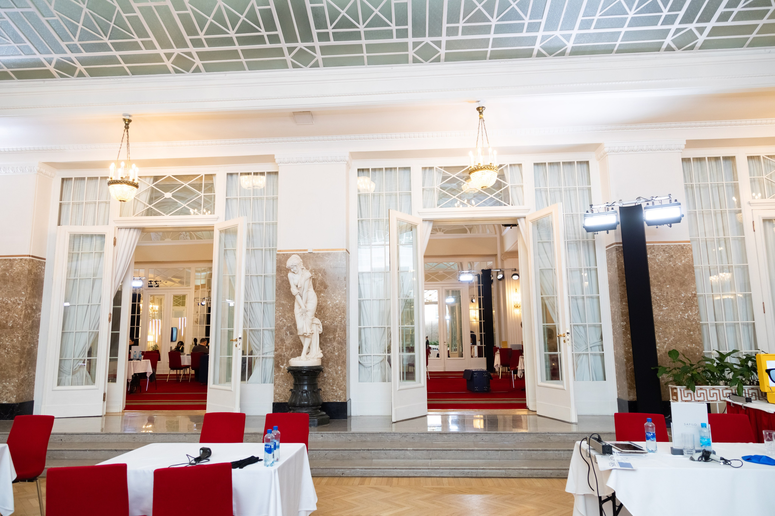 Safilo Group — Buying days in St. Petersburg. Двойняшки-фотографы Анна и Анастасия в Санкт-Петербурге