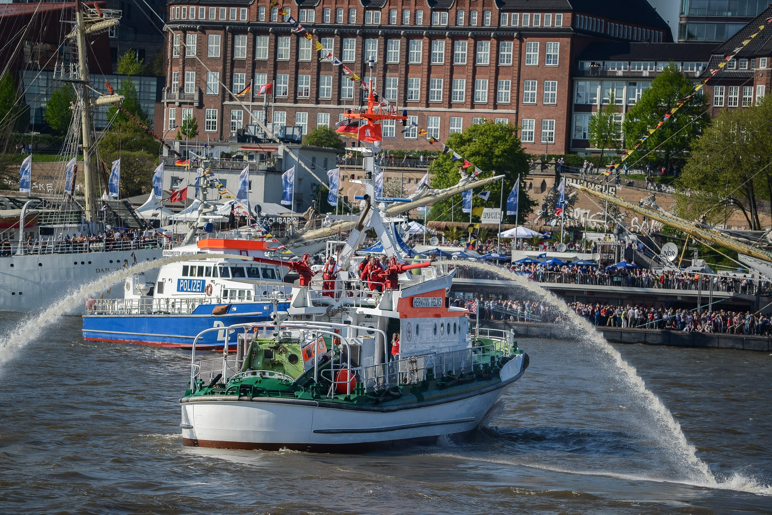 праздник, Беларусь, минск фотограф, репортажной фотограф Беларусь,  фотограф в Минске, Алексей Матюшков, фоторепортер Беларуси, Репортажная съемка мероприятий,  день рождения, Тоннель через Эльбу