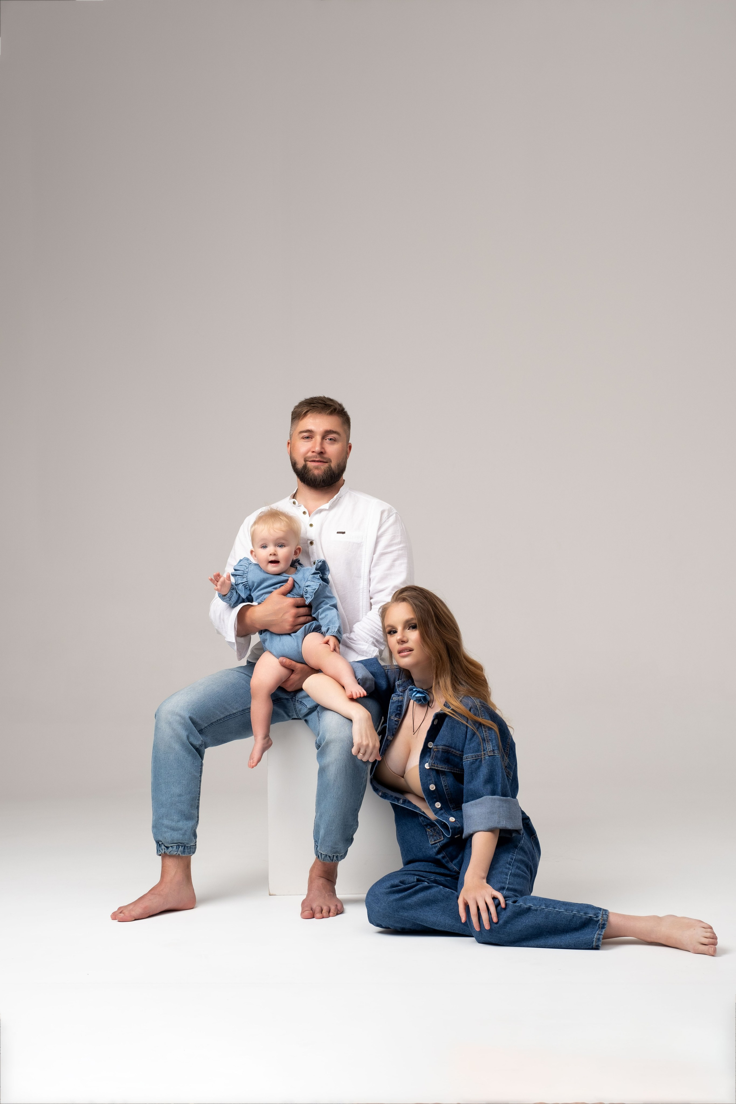 Семейные студийные фотосессии, дни рождения. Фотограф беременности Демочкина Елена