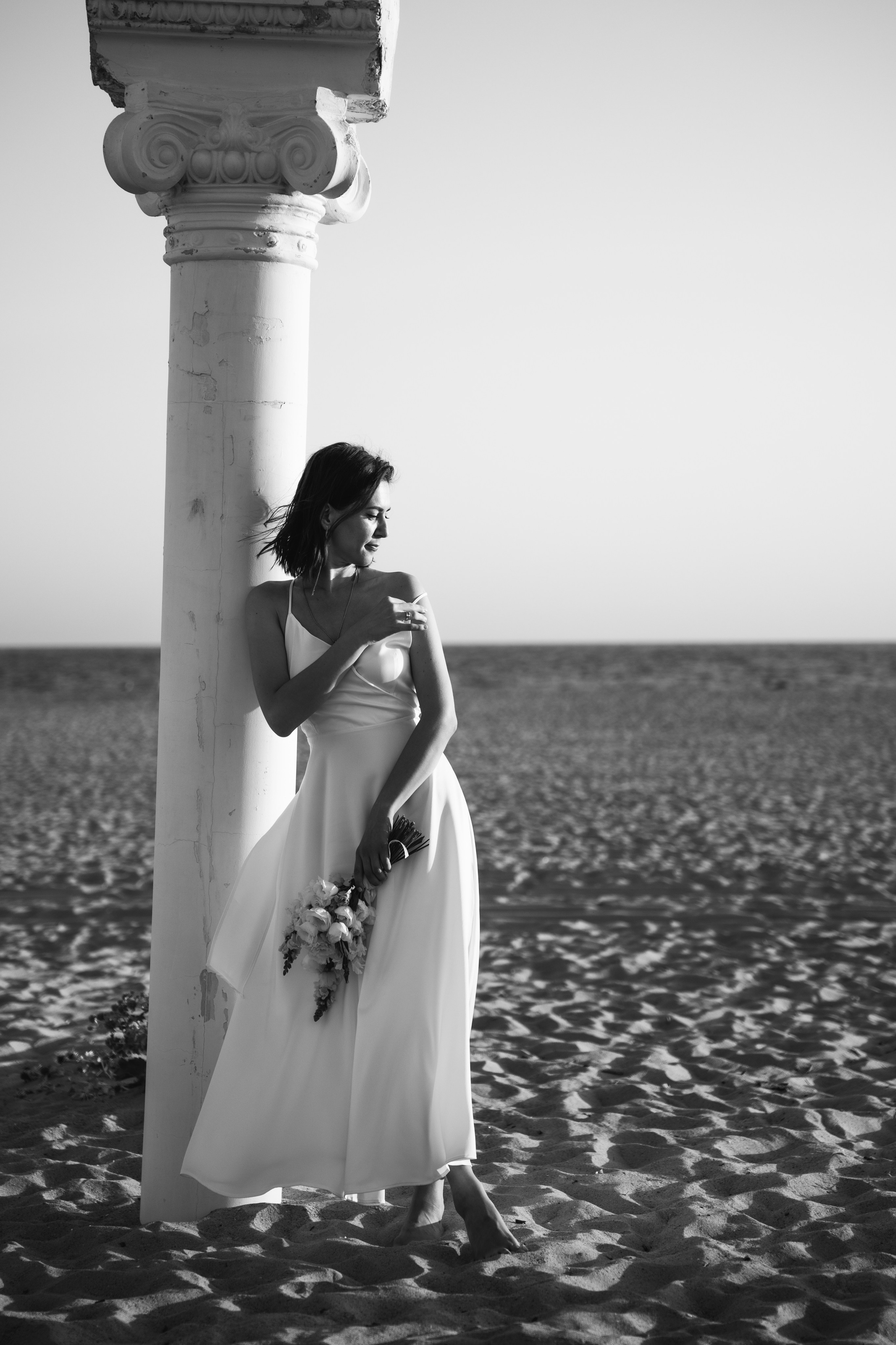 Свадебная фотосессия, портрет невесты в песках Анапы