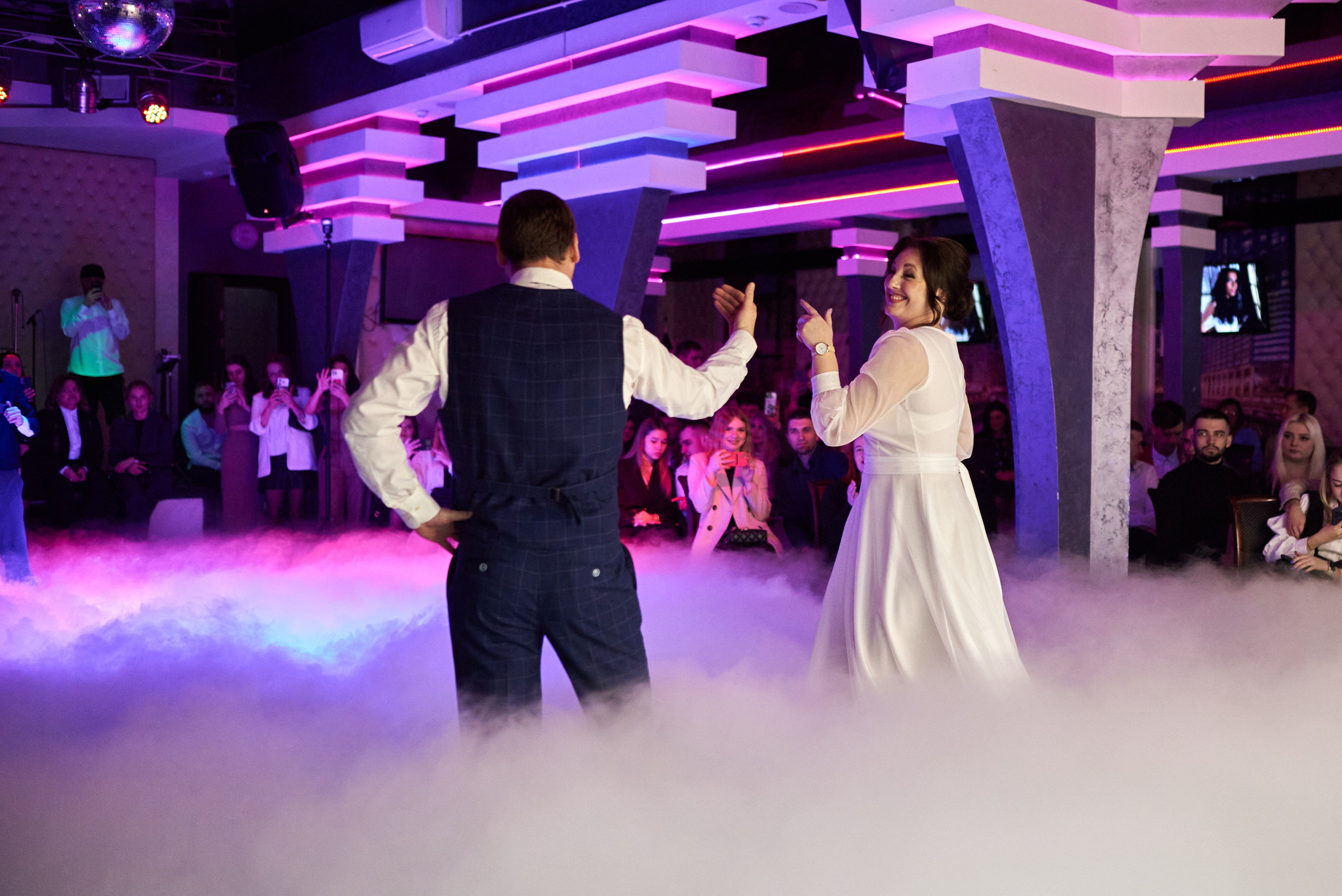 Фотограф Старый Оскол, свадебный фотограф на мероприятие. Профессиональный фотограф Старый Оскол, Губкин — свадьба, венчание, крещение, юбилей и день рождения