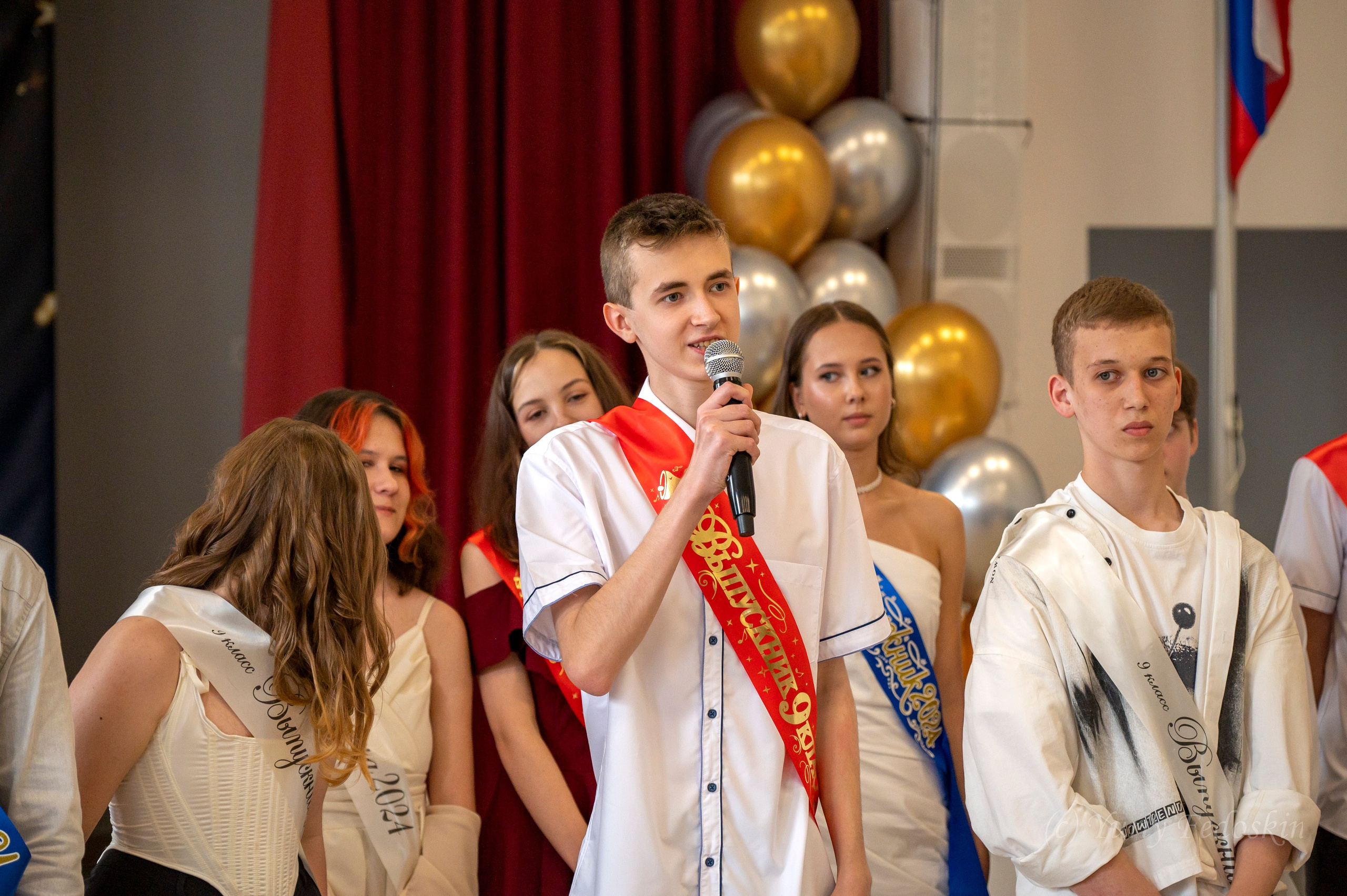 Репортаж о выпускном 9 классов в школе № 7 города Королёва, 26.06.24г. Профессиональный фотограф интерьеров в Москве Юрий Федоскин