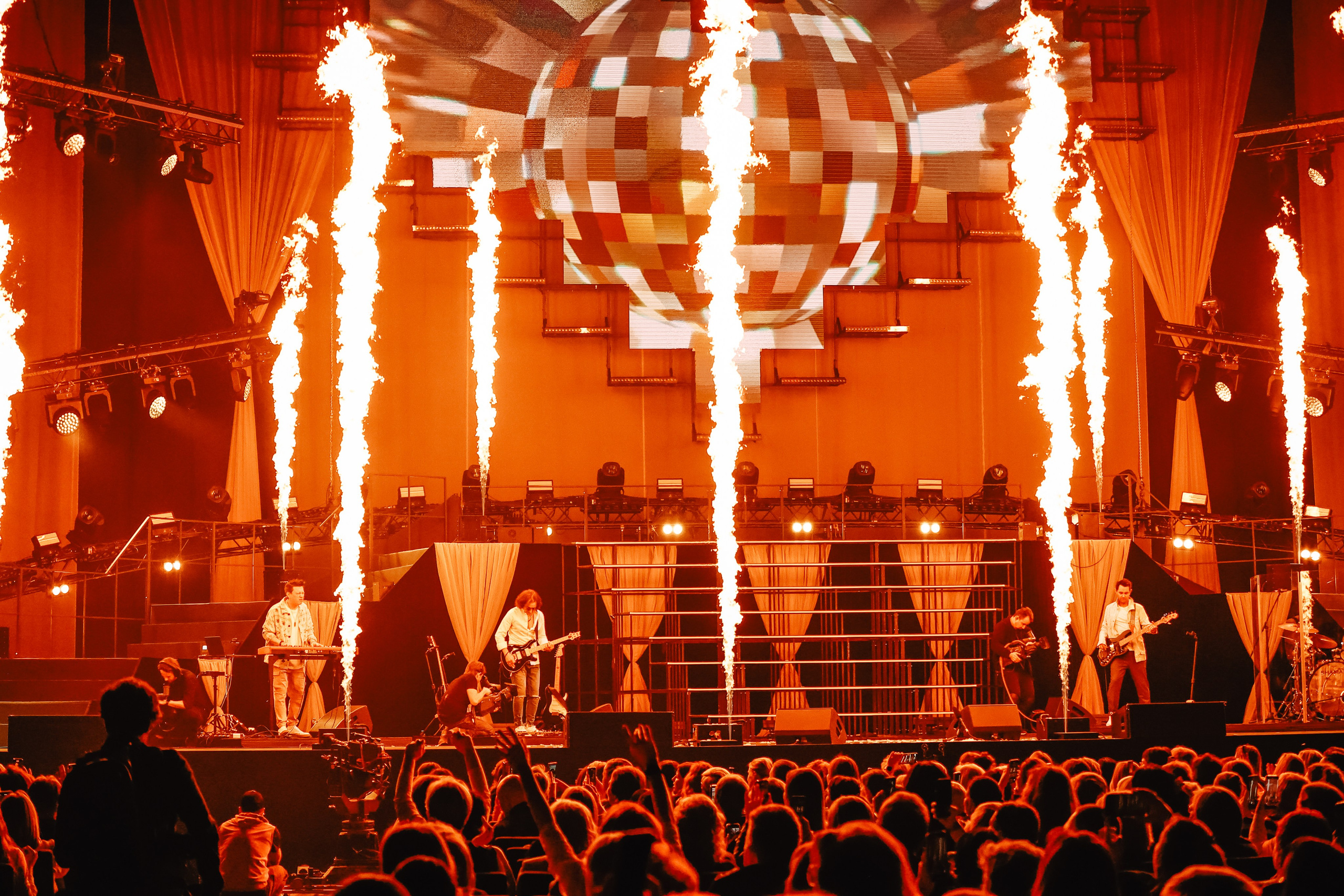 ШАМАН-ОНА МОЯ! @LIVE ARENA