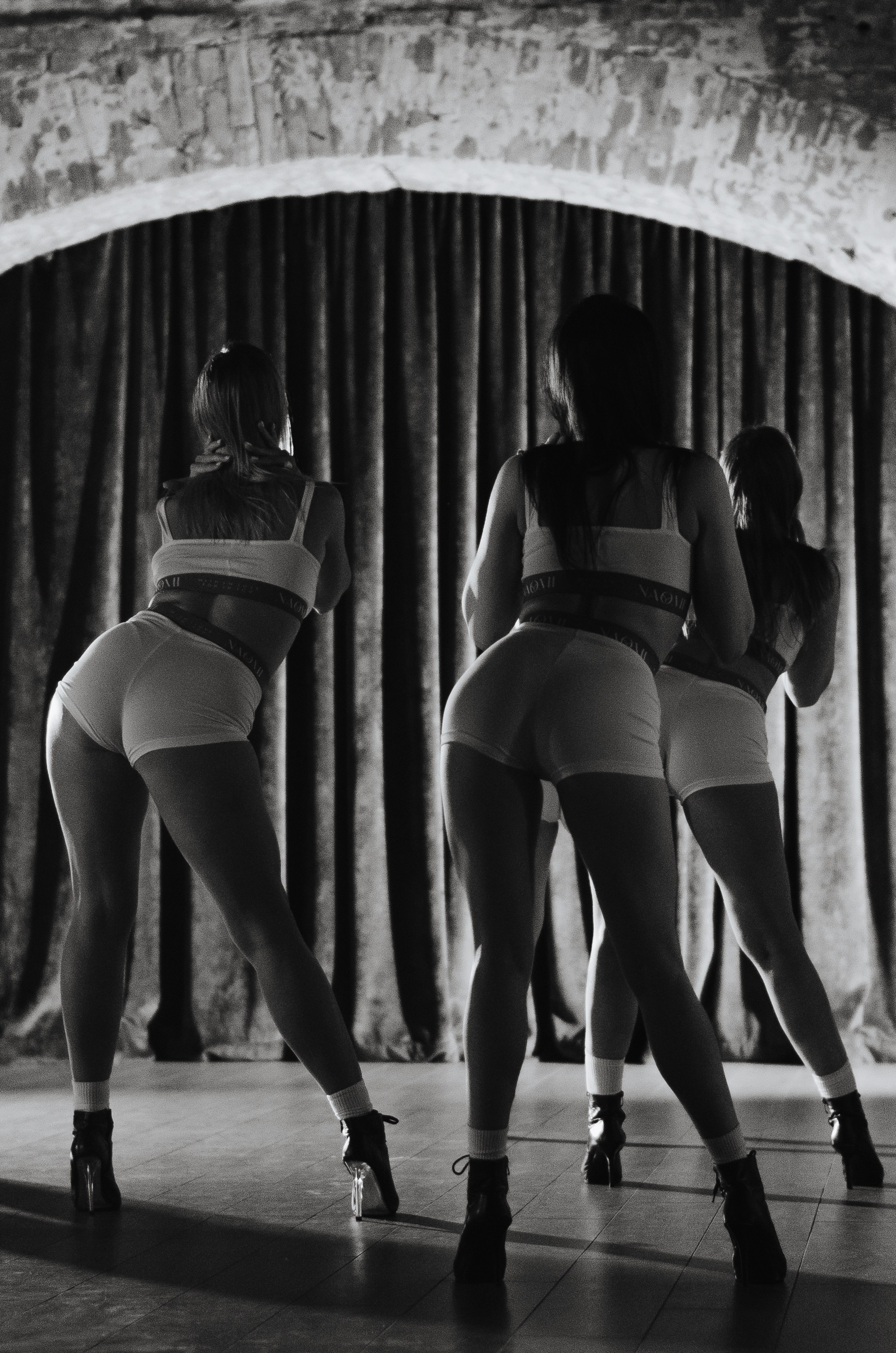 Фото-подглядки с видеосъемки танцевальной команды «Secret». Денисова Аля — фотограф для парных съемок и индивидуальных историй в Барнауле