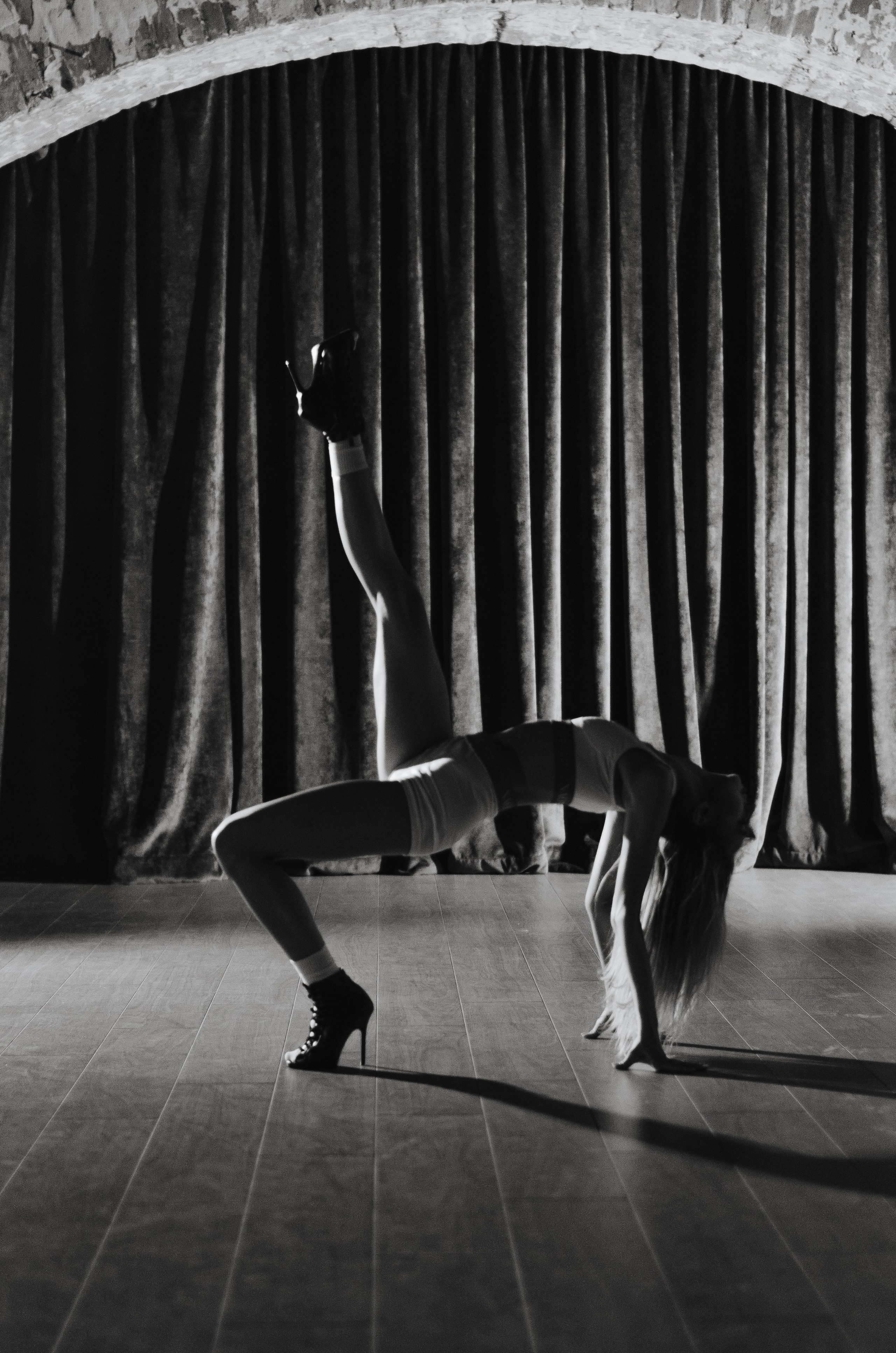 Фото-подглядки с видеосъемки танцевальной команды «Secret». Денисова Аля — фотограф для парных съемок и индивидуальных историй в Барнауле