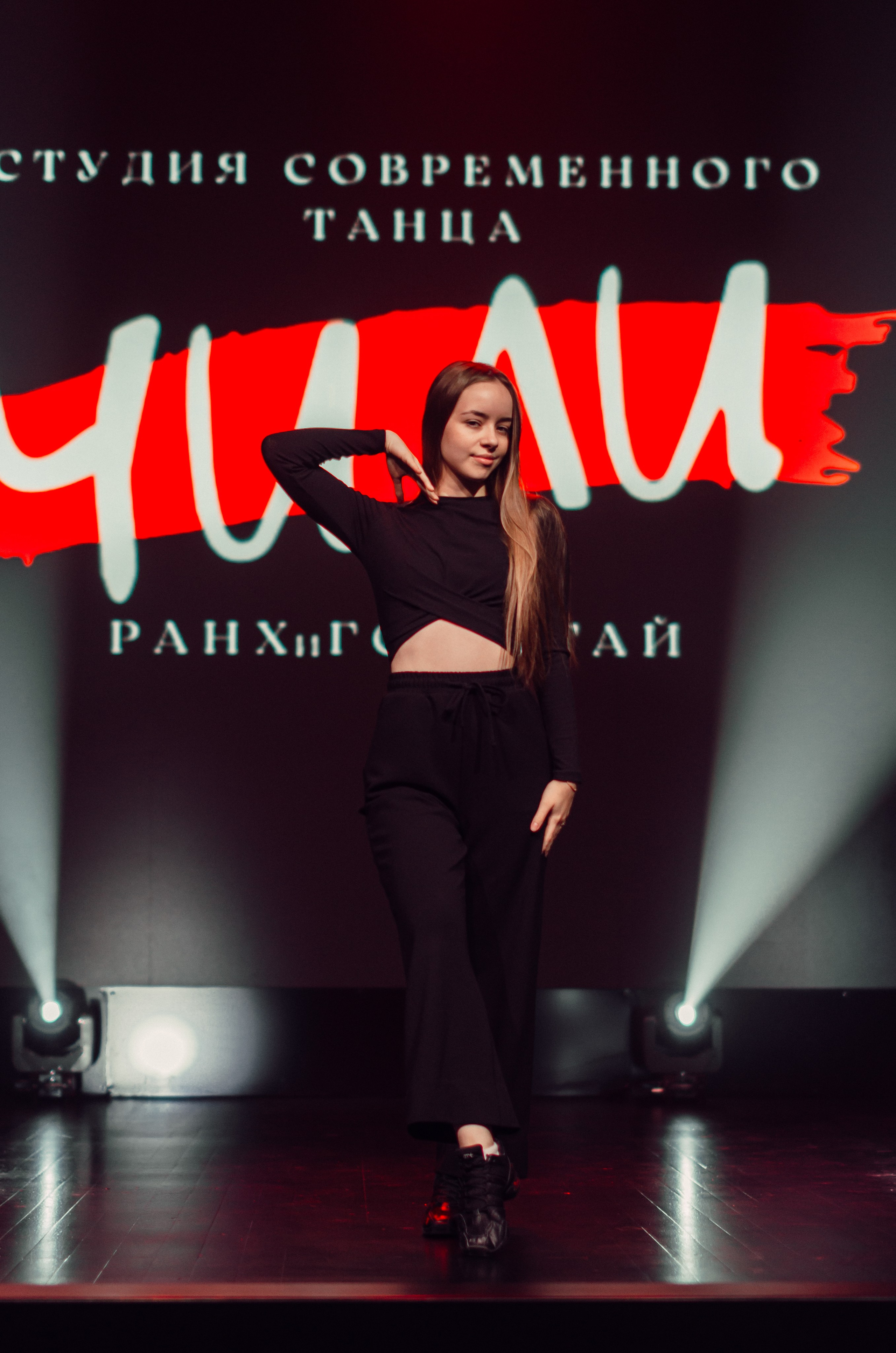 Групповая фотосъемка танцевального коллектива. Денисова Аля — фотограф для парных съемок и индивидуальных историй в Барнауле