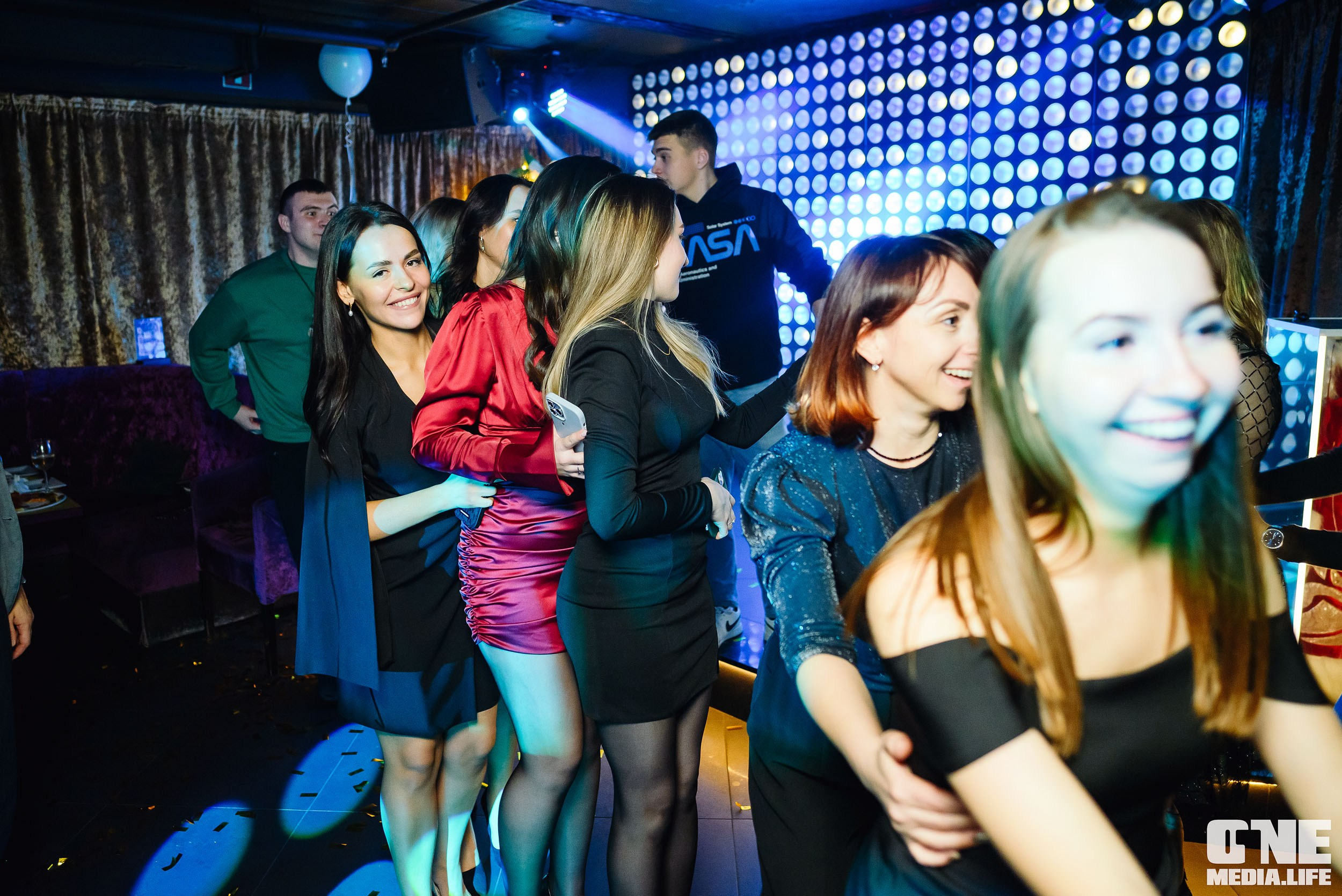 Репортаж из караоке-клуба Эйфория. One Media Life: фоторепортажи, фотоотчеты с мероприятий и заведений