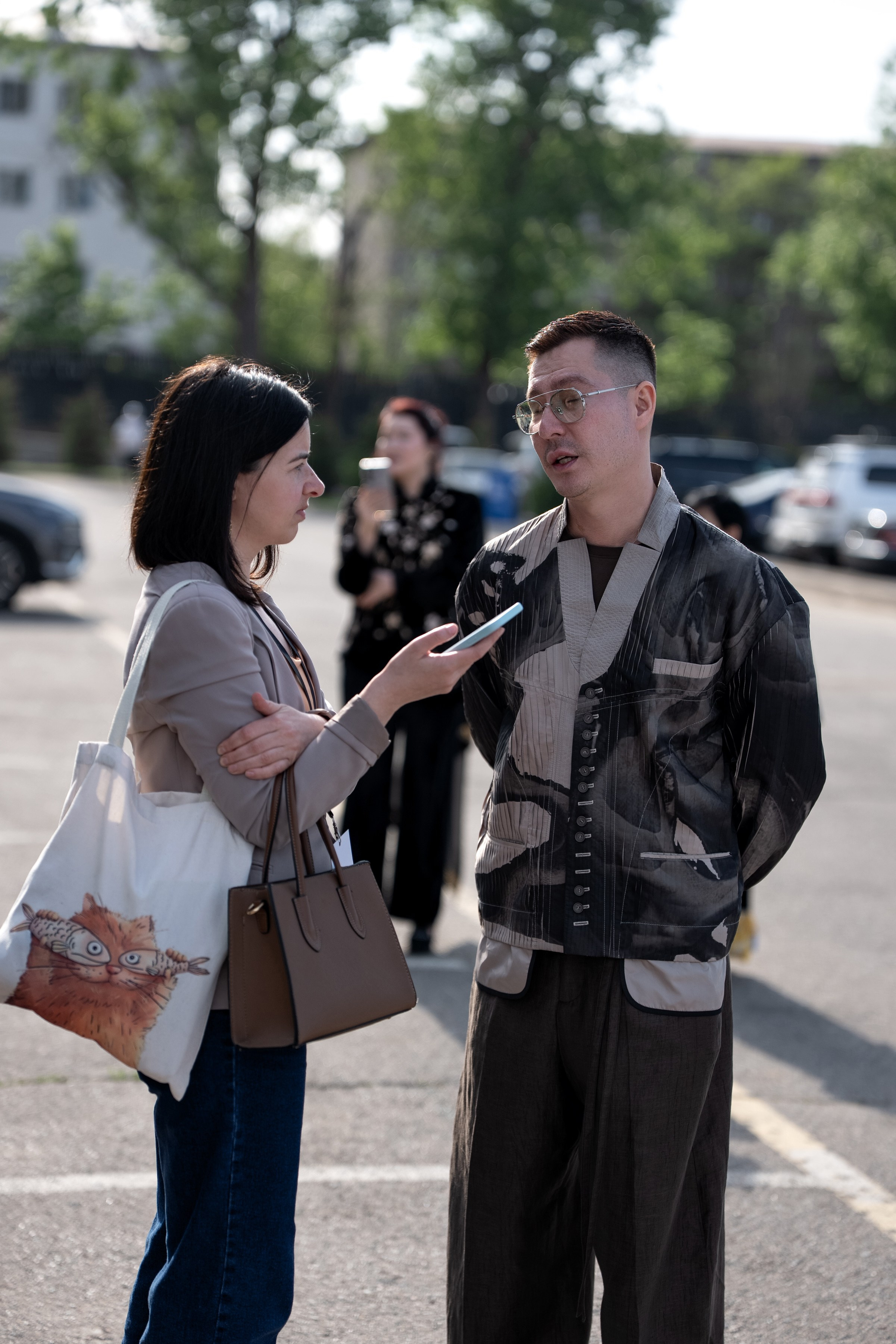 Visa Fashion Week Almaty Pre-Fall 2026 April StreetStyle Day 1. Сайт Алматинского НЮ АРТ, будуар и фэшн фотографа Дениса Карпенко