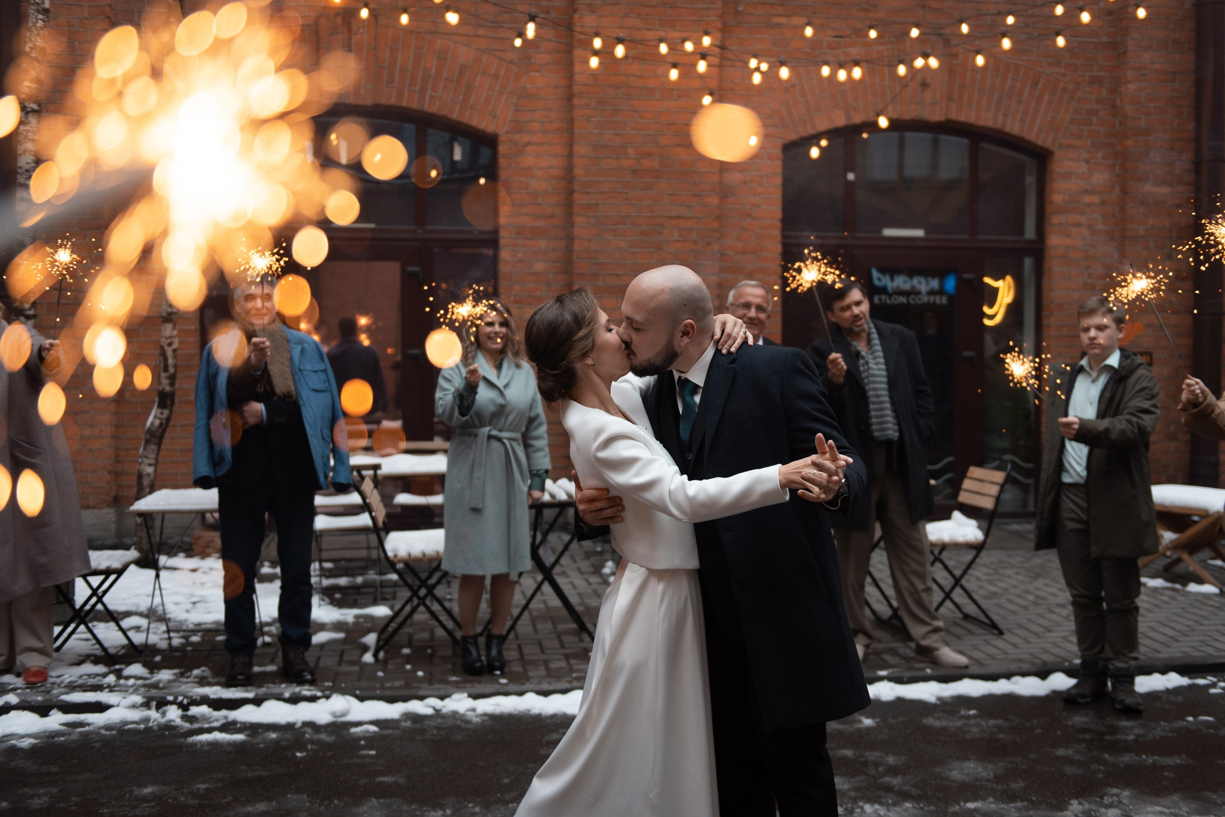 свадебный банкет в весеннем лофте