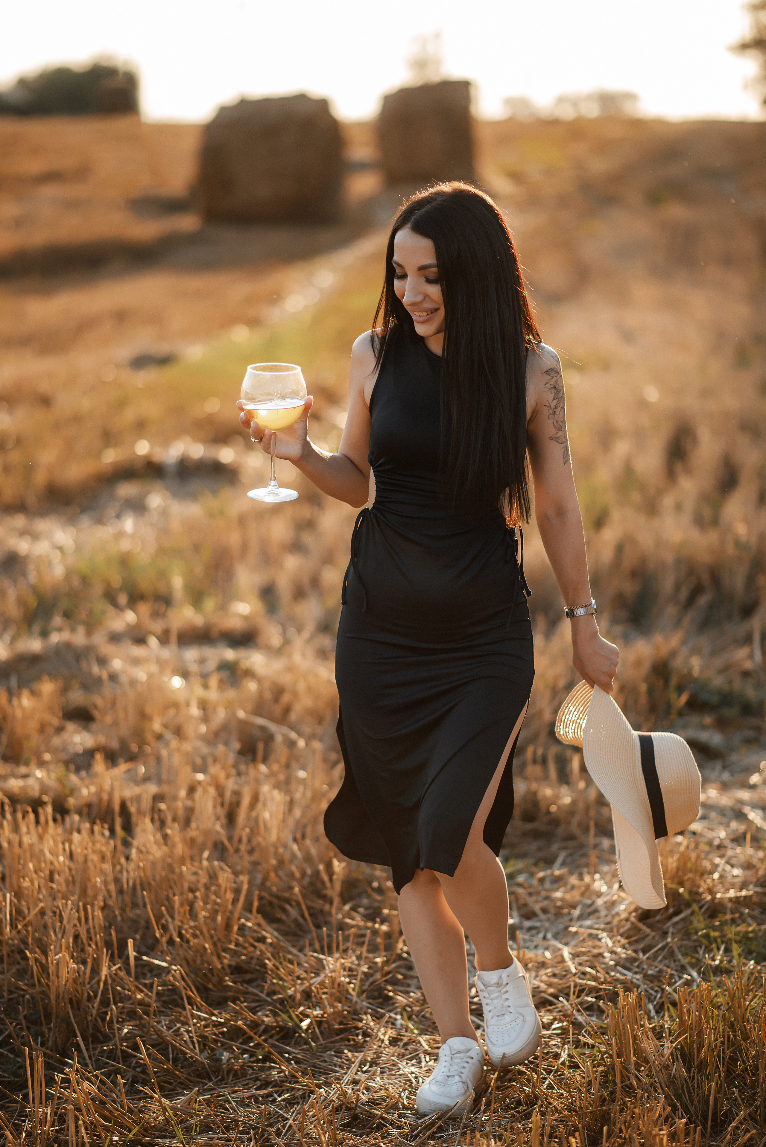 Женский портрет в поле. Свадебный и семейный фотограф в Краснодаре