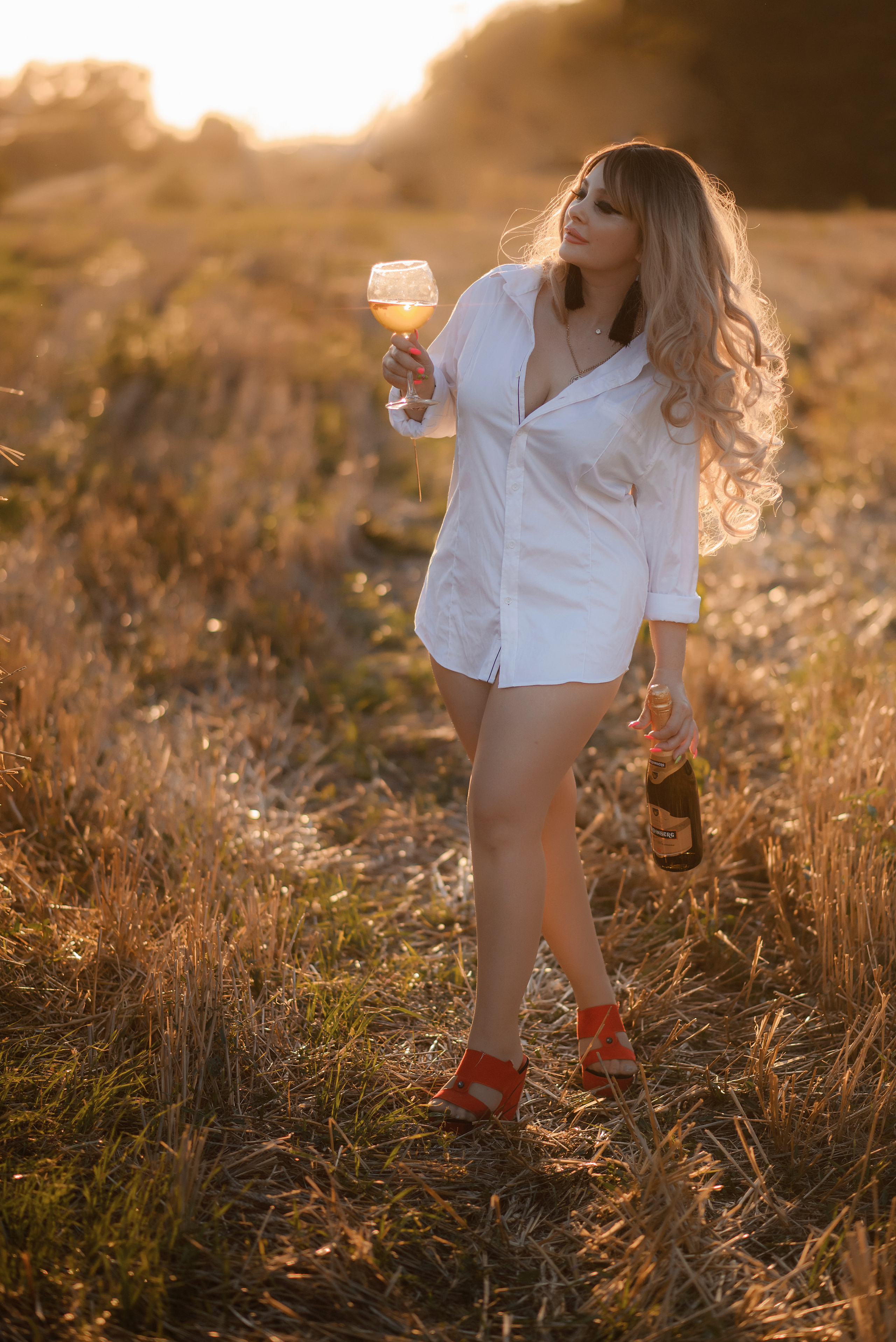 Женский портрет в поле. Свадебный и семейный фотограф в Краснодаре