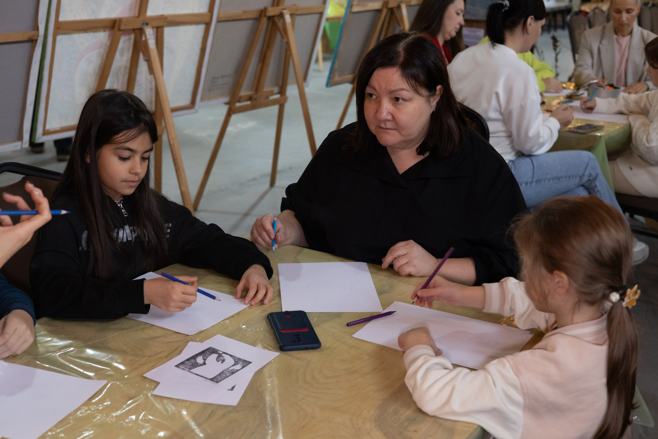 Выставка «АНГЕЛЫ МИРА». Фотограф Красноярск съемки лавстори, фотосессия в студии, портретная съемка, творческие фотосессии
