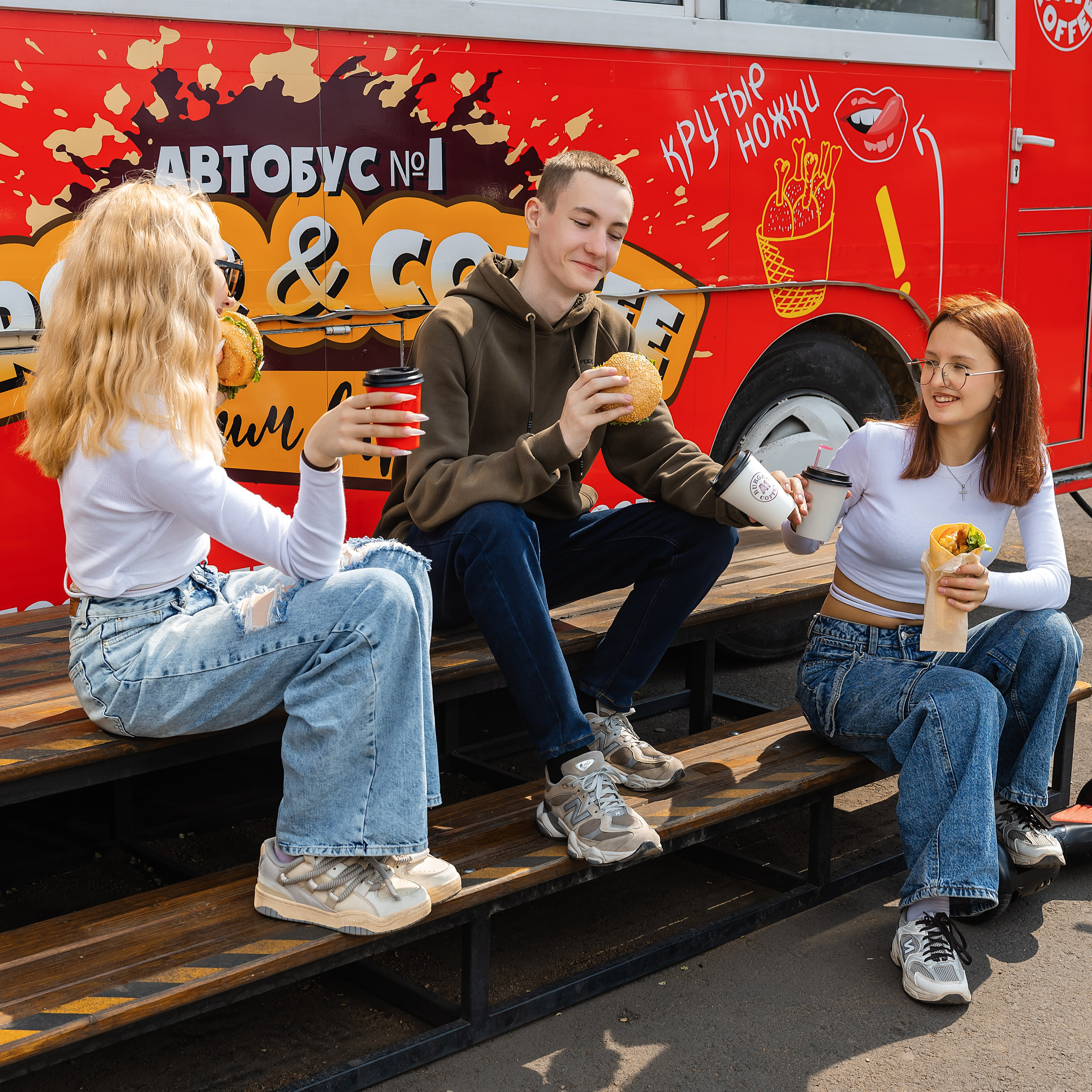 Bus № 1. Фотограф и видеограф в Улан-Удэ: Аюна Габагуева и Артём Шаханов
