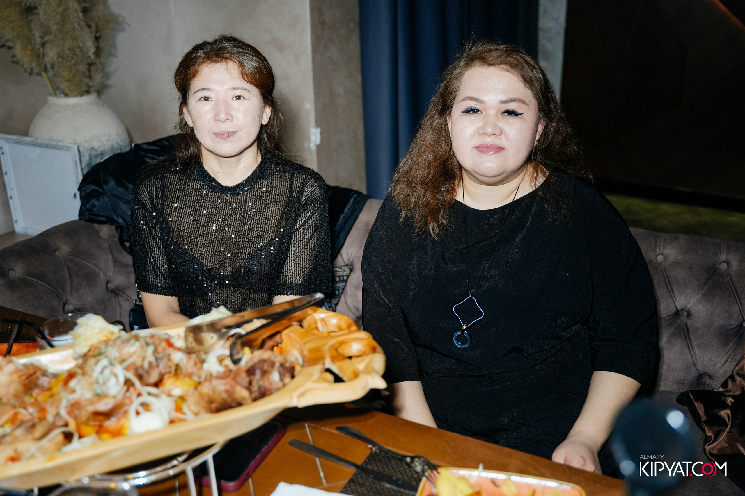 КАФЕ ЖАСМИН НА ЯССАУИ. КИПЯТКОМ АЛМАТЫ! Фотосъемка мероприятий в Алматы