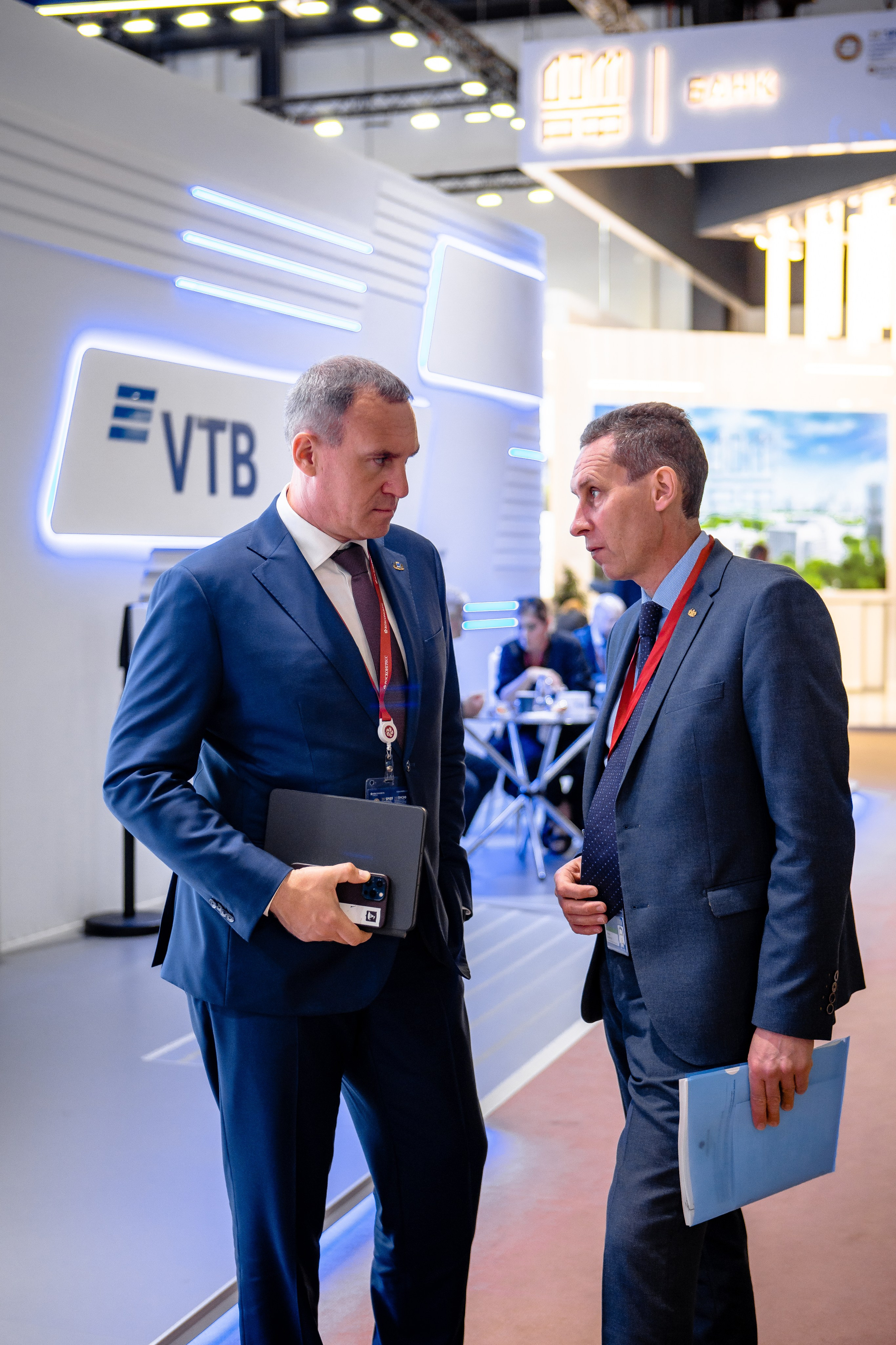 Фотограф на ПМЭФ, Эскпофорум