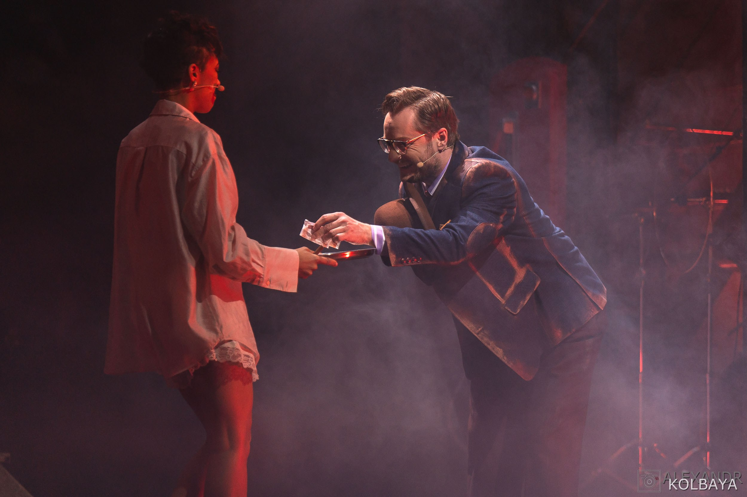 Фотографии со спектакля «Однажды в городе N». Концертный и театральный репортажный фотограф в Москве Александр Колбая