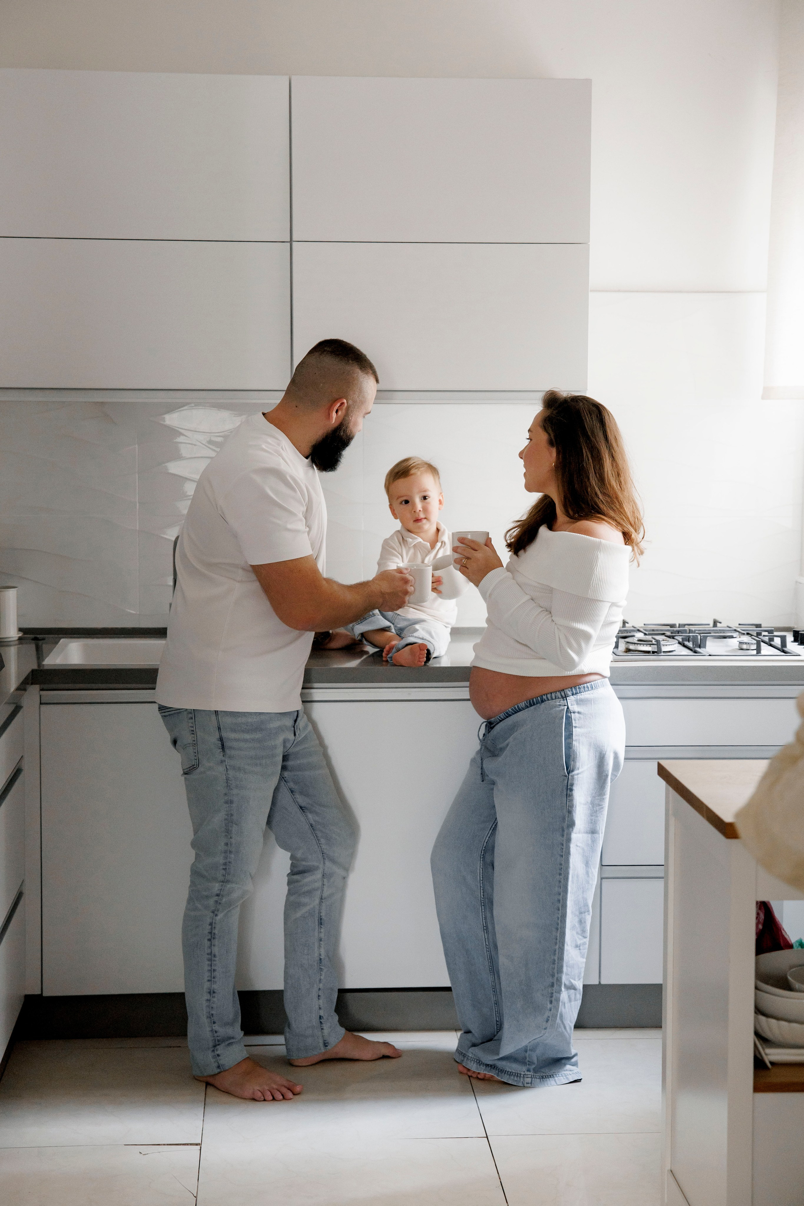 Pregnancy & Family photoshoot at home. Wedding and family photographer