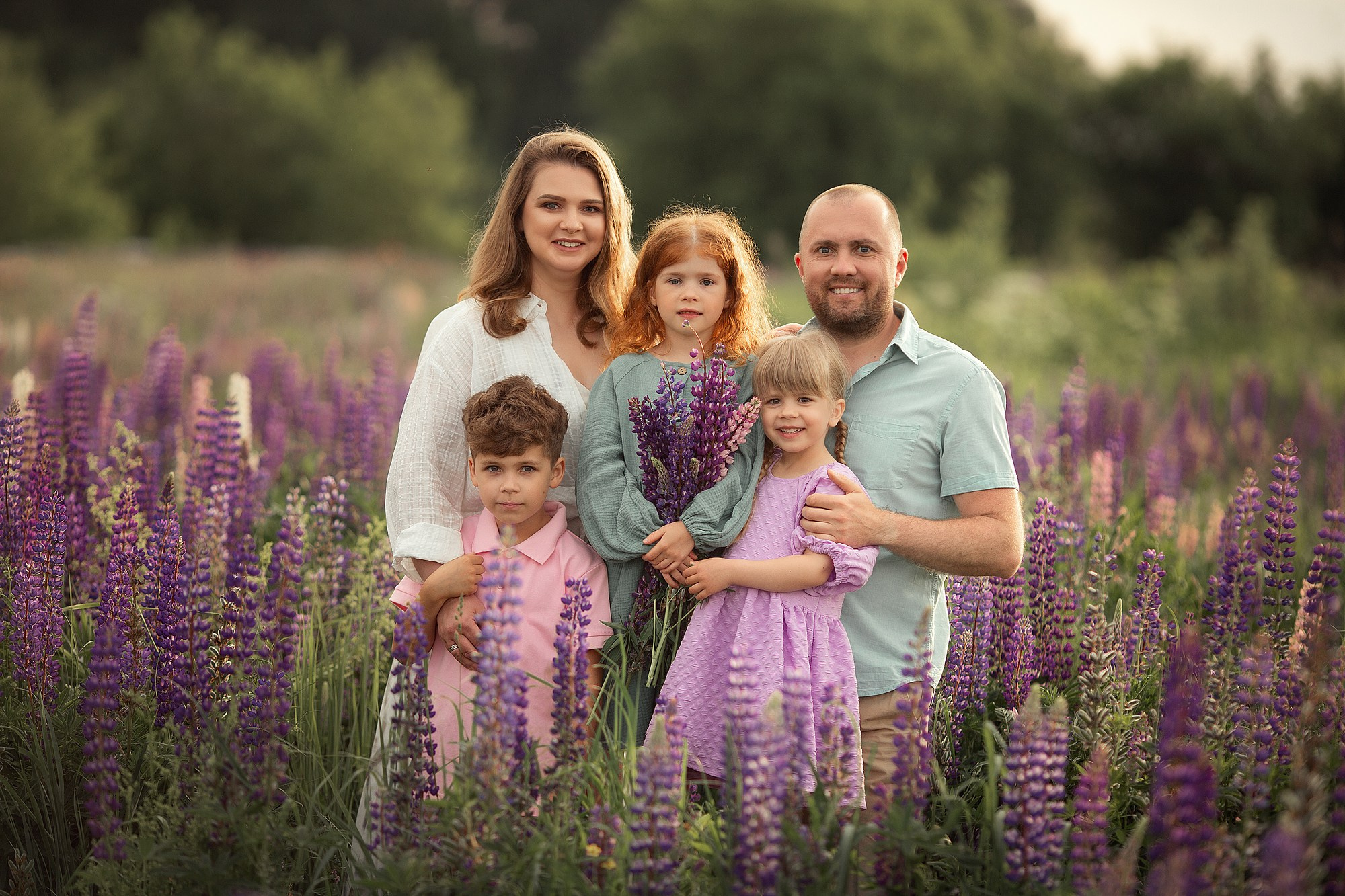 Красивая семейная съемка в люпиновом поле. Tatyana Nadezhdina Family photographer