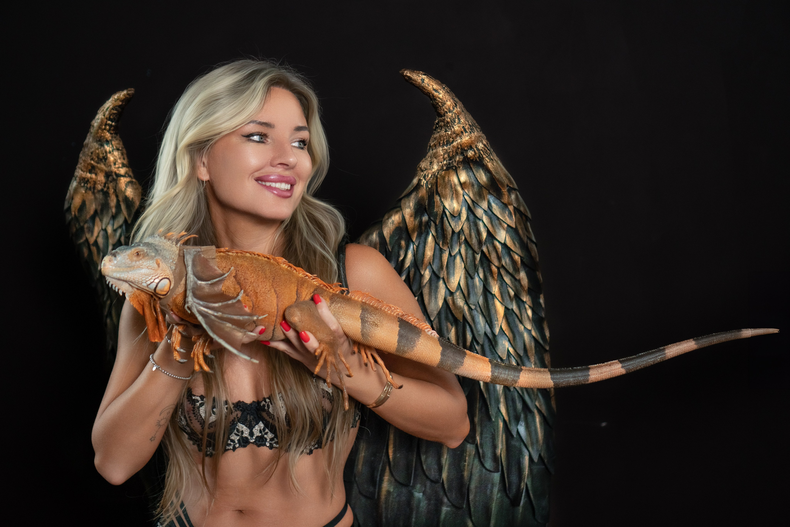 Будуарная фотосессия в студии: Мэри и дракон