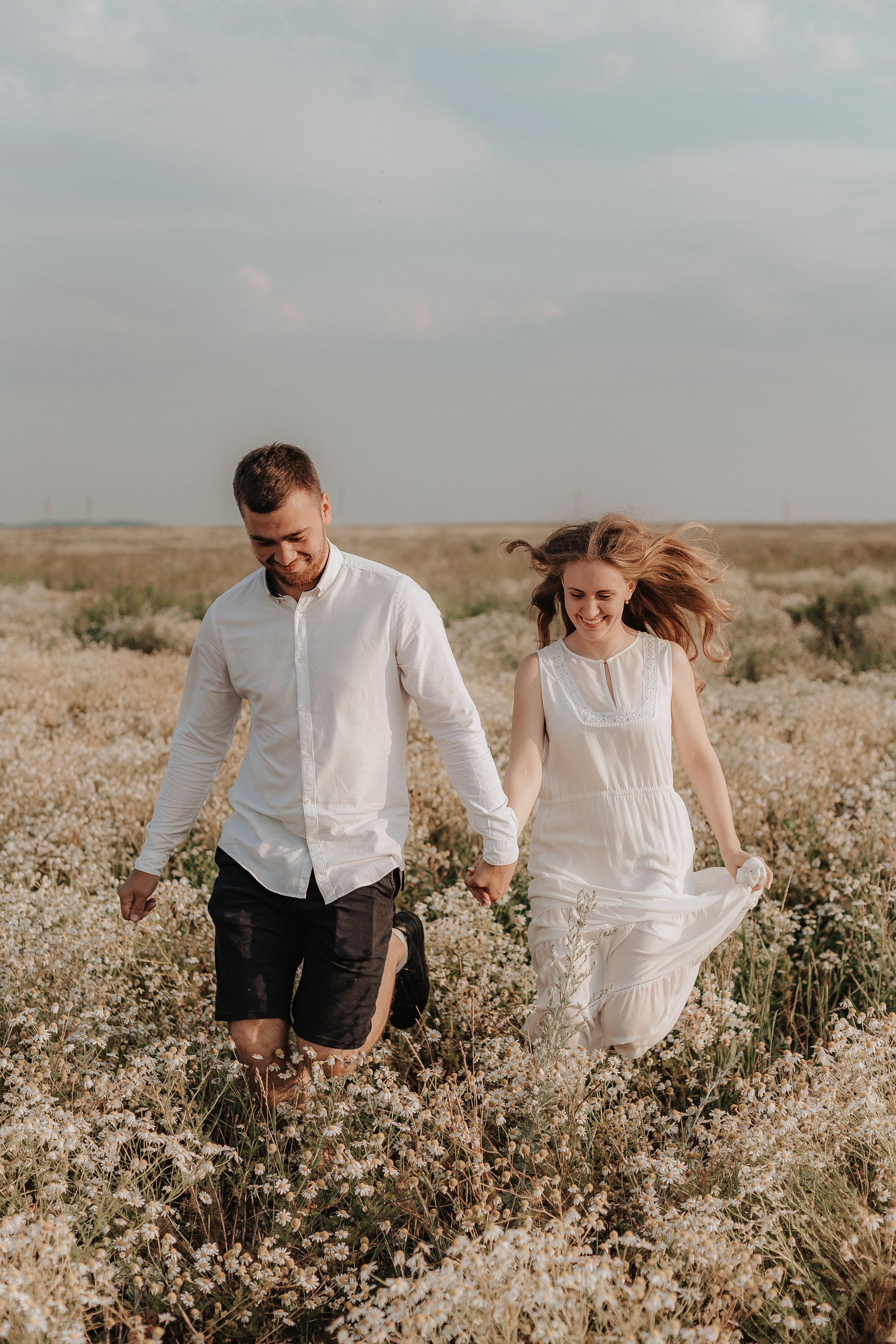 Love Story ребят в ромашковом поле. Свадебный фотограф Пермь