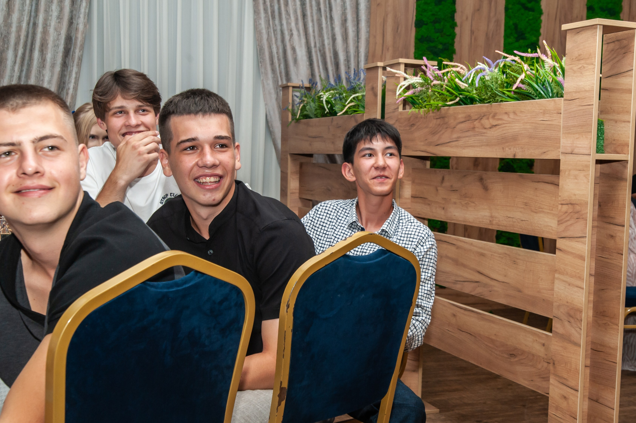 Выпускной МАОУ СОШ № 17 им. Эдуарда Есаяна. Свадебный и семейный фотограф Денис Лукьянов в Краснодаре, Краснодарском крае и Республике Крым