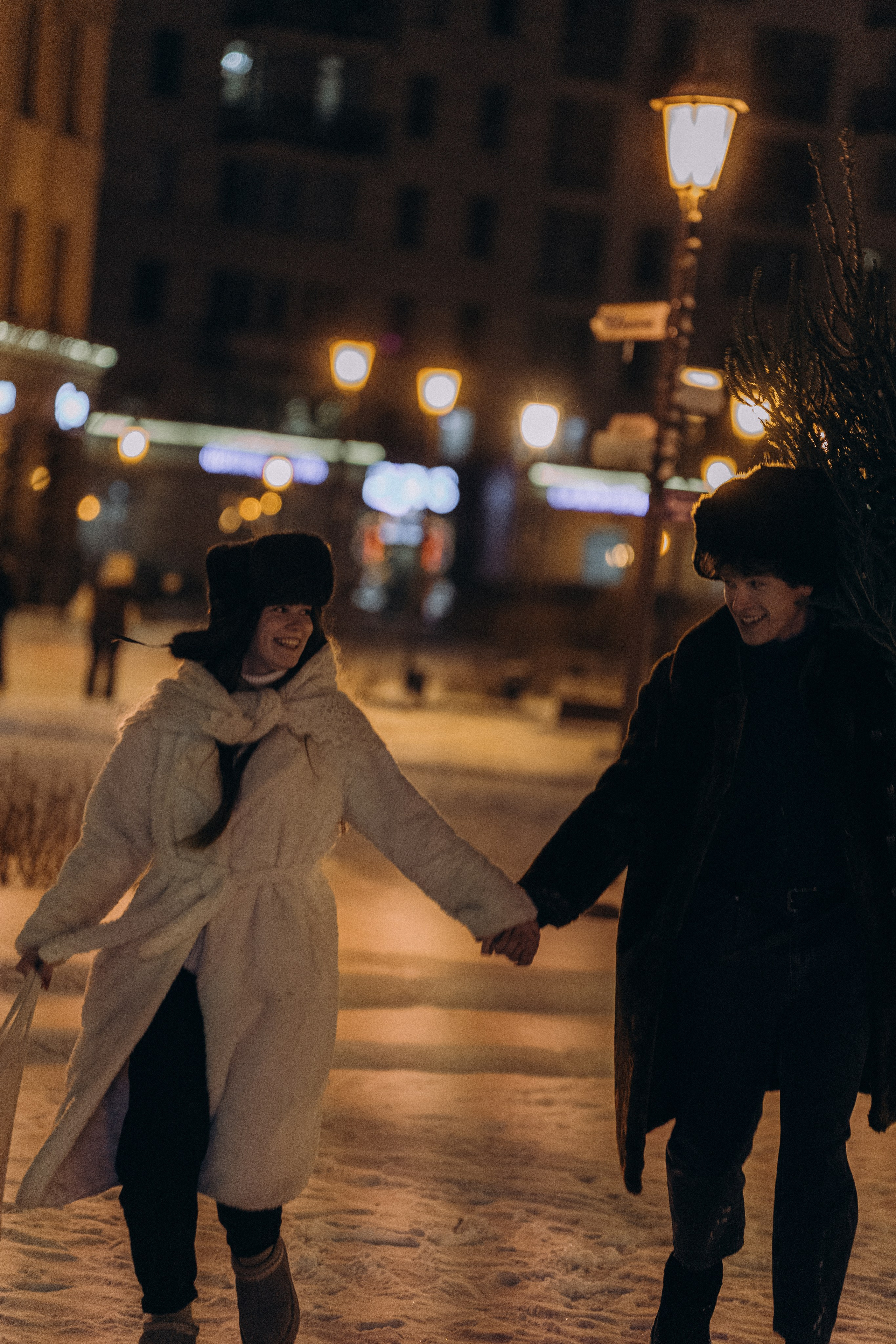 НОВОГОДНЯЯ ПРОГУЛКА ПАРЫ ПО ЧЕРНЫШЕВСКОЙ ПЕРЕД НОВЫМ ГОДОМ. Профессиональный фотограф, Санкт-Петербург — Виктория Богомолова