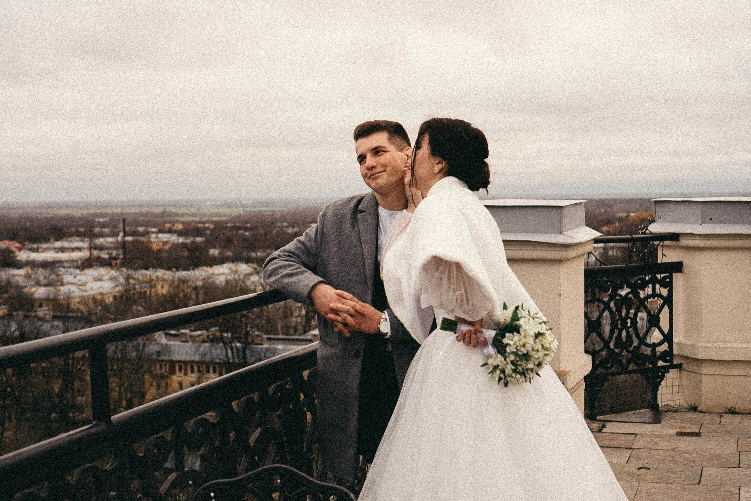 СВАДЕБНАЯ СЬЕМКА ПАРЫ В ГОРОДЕ ПУШКИН В ПАРКЕ ЕКАТЕРИНЕНСКОМ В НОЯБРЕ. Профессиональный фотограф, Санкт-Петербург — Виктория Богомолова