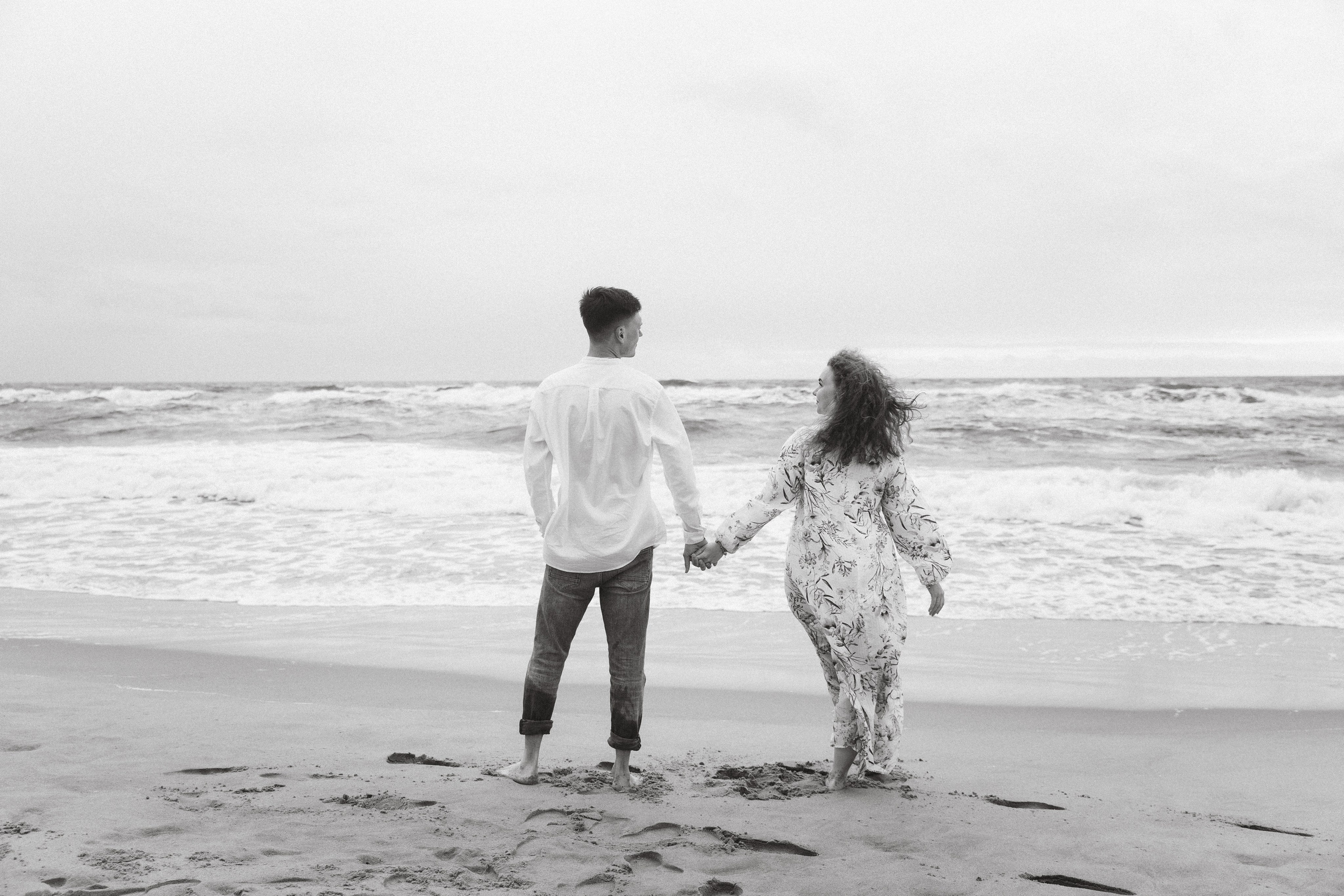 Семья в Янтарном / шторм. Фотограф Калининград Илья Миллер