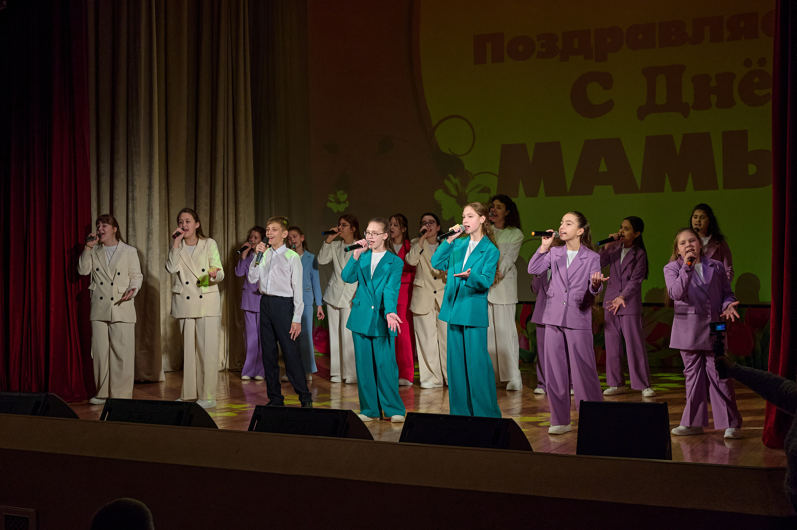 День матери. Кабардинка. Жизнь курорта Кабардинка в фотографиях