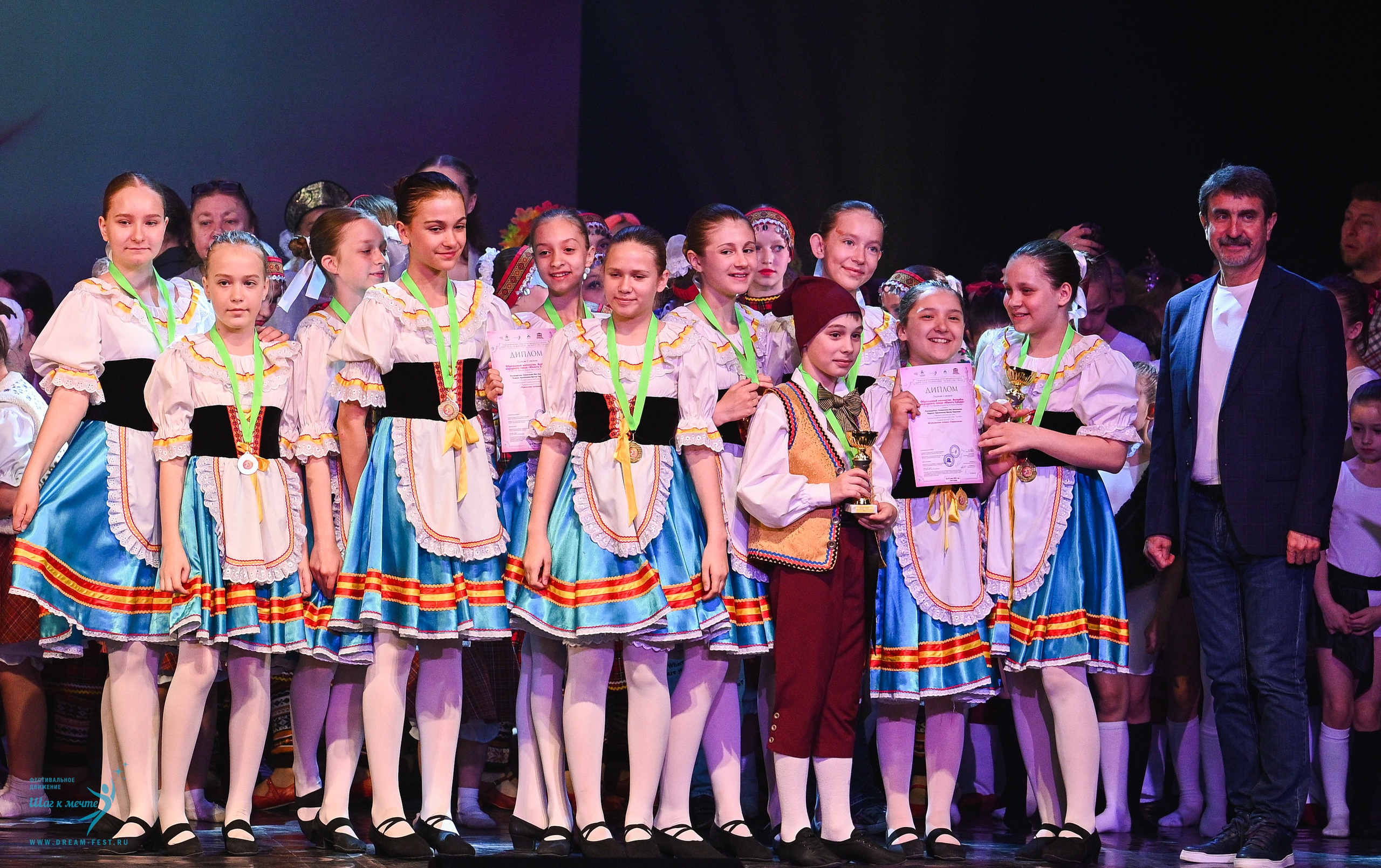 24.05.2025 «Мир под названием — Искусство танца» Фестивальное движение «Шаг к мечте» г. Кострома. Медиастудия Фото Концепт