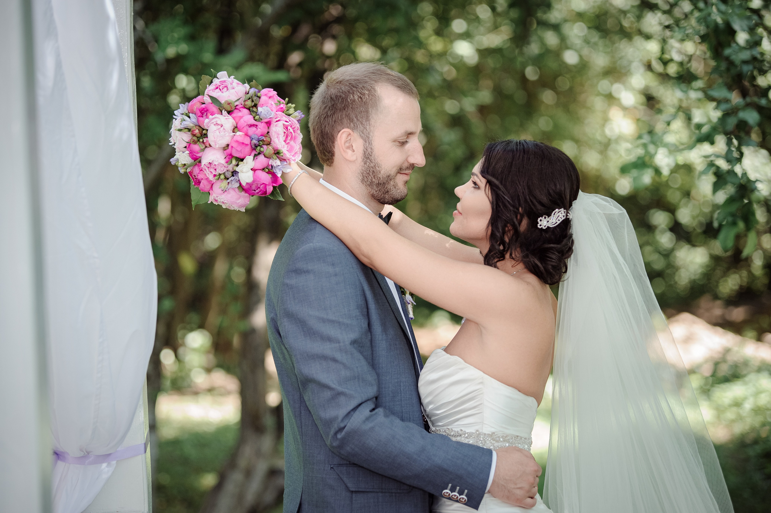 Свадебная фотосессия на выездной регистрации брака.