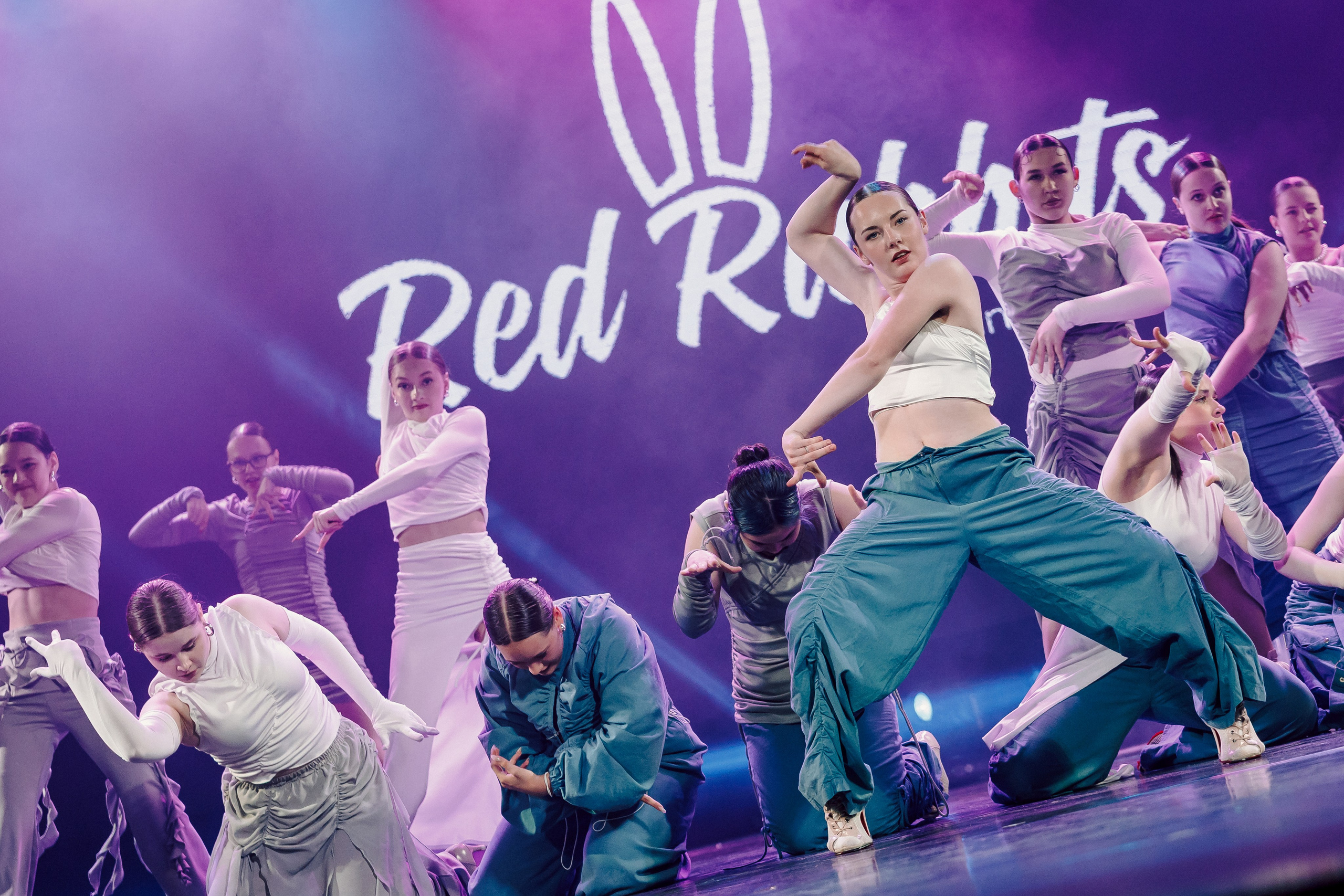 Отчётный концерт танцевальной школы «Red Rabbits» 2025. Лёшка Варзегов — фотограф