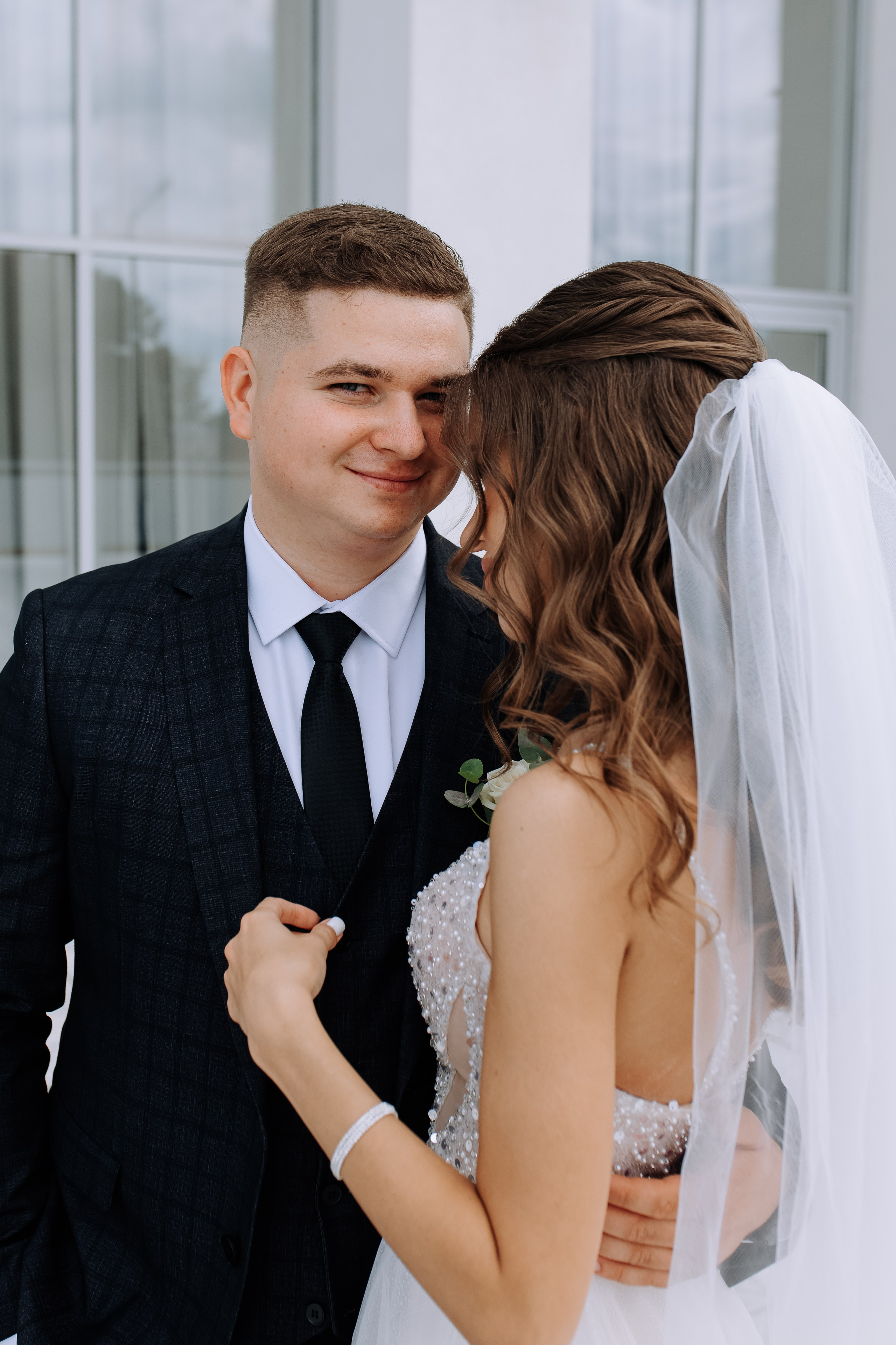 жених и невеста счастливы