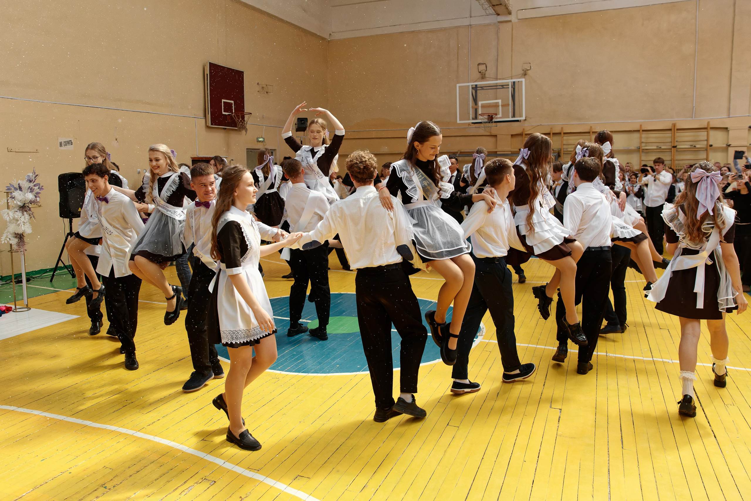 Последний звонок Школа № 42. Семейный фотограф — Макс Белогрудов