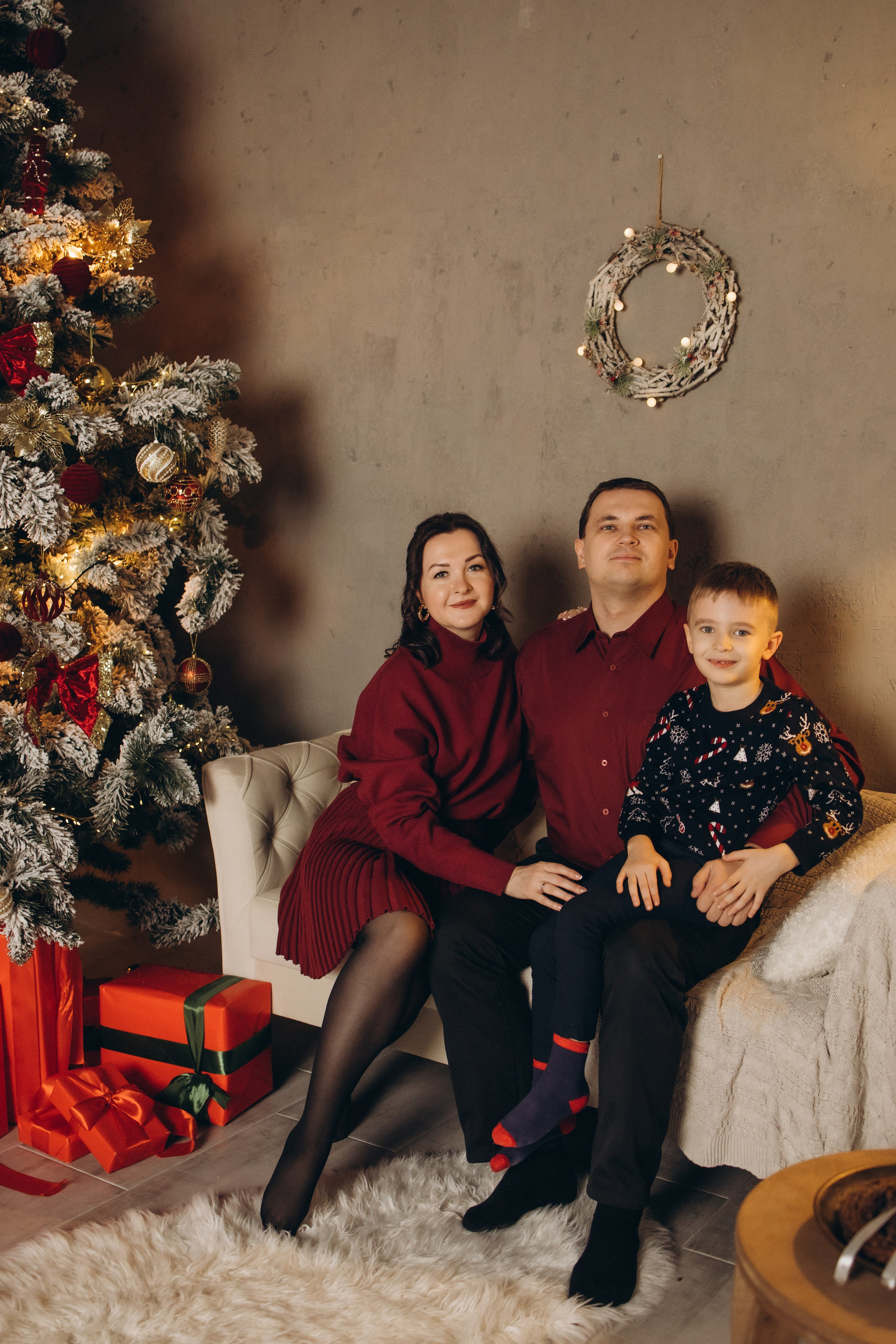 Новогодняя семейная студийная фотосъемка (29.12.2024)г.Обнинск (Калужская обл.). Надежда Стар семейный и церковный фотограф в Жукове и Калужской области