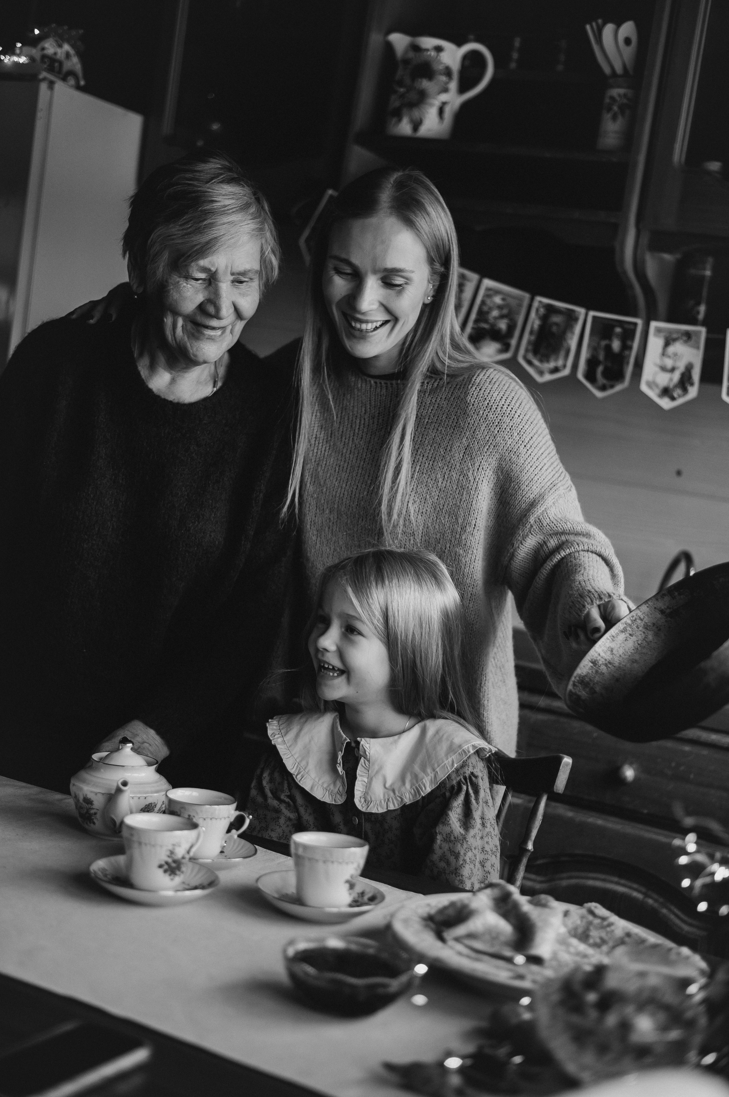 На блины к бабушке🤍. Свадебный и семейный фотограф Катя Шайни